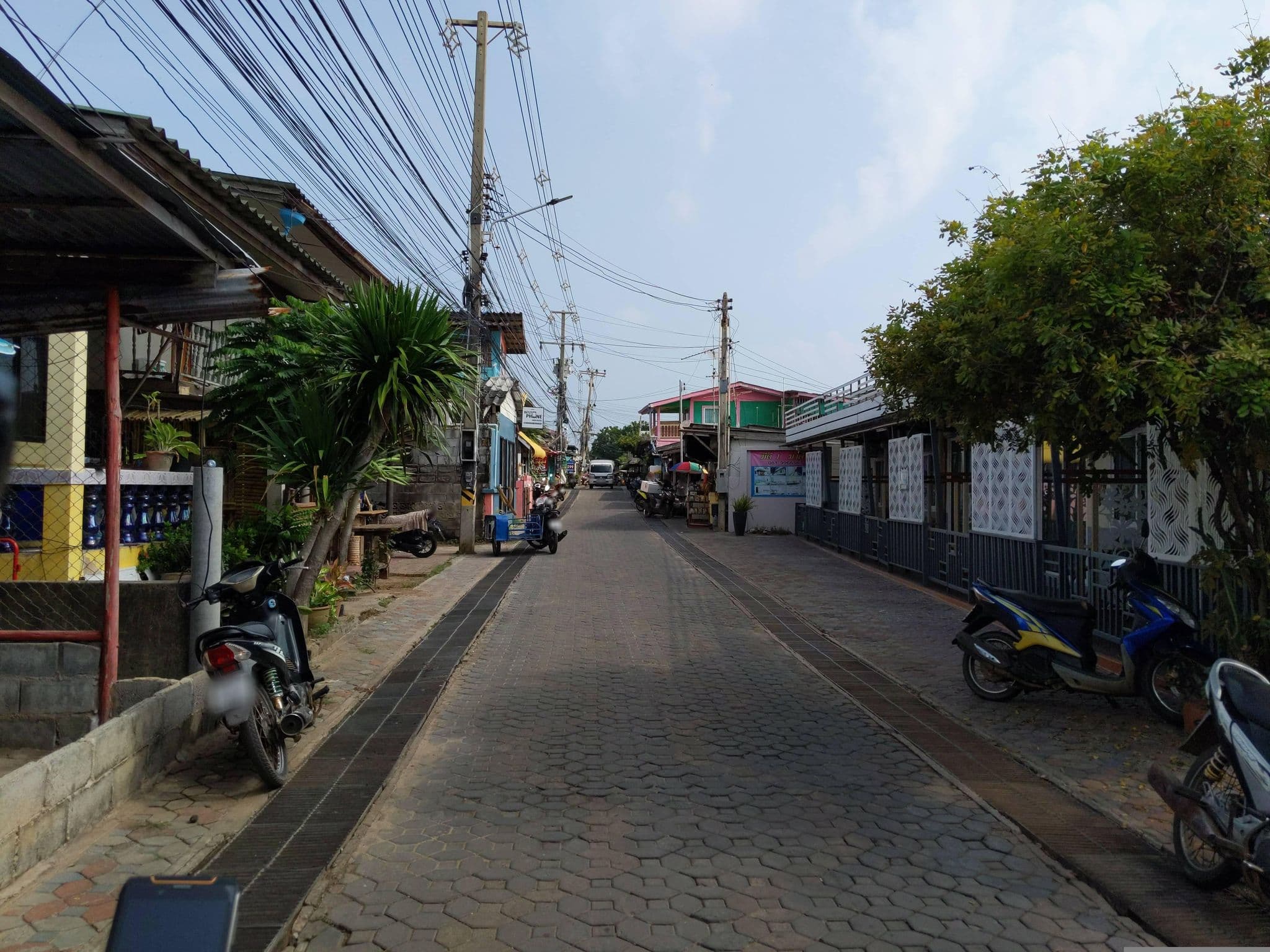 Street view near บ้านพุทธรักษา, Ban Ko Lan — © UughoTh0 (CC BY-SA · Mapillary)
