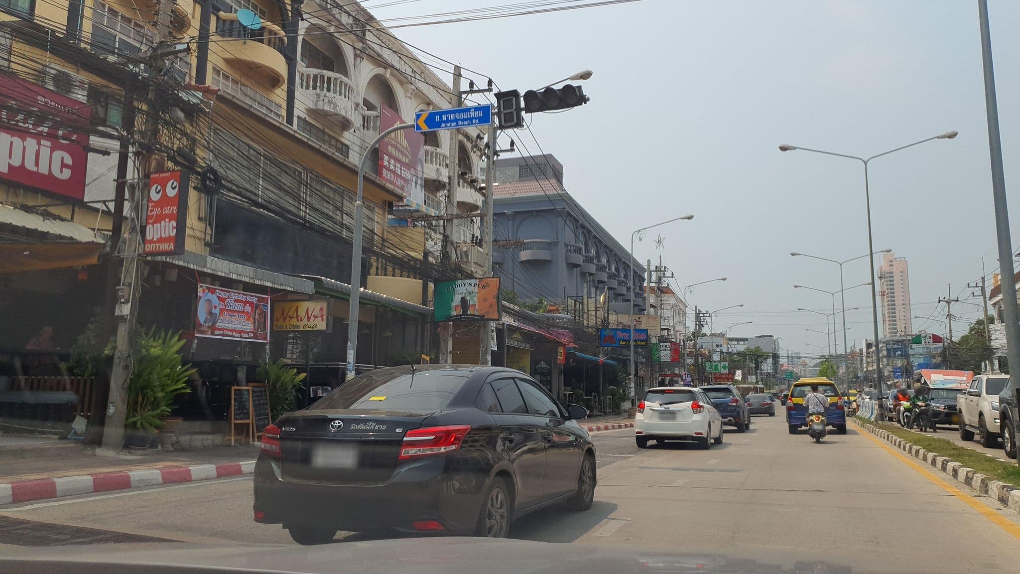 Street view near View Talay Holiday Resort, Pattaya — © jrcarlsen (CC BY-SA · Mapillary)