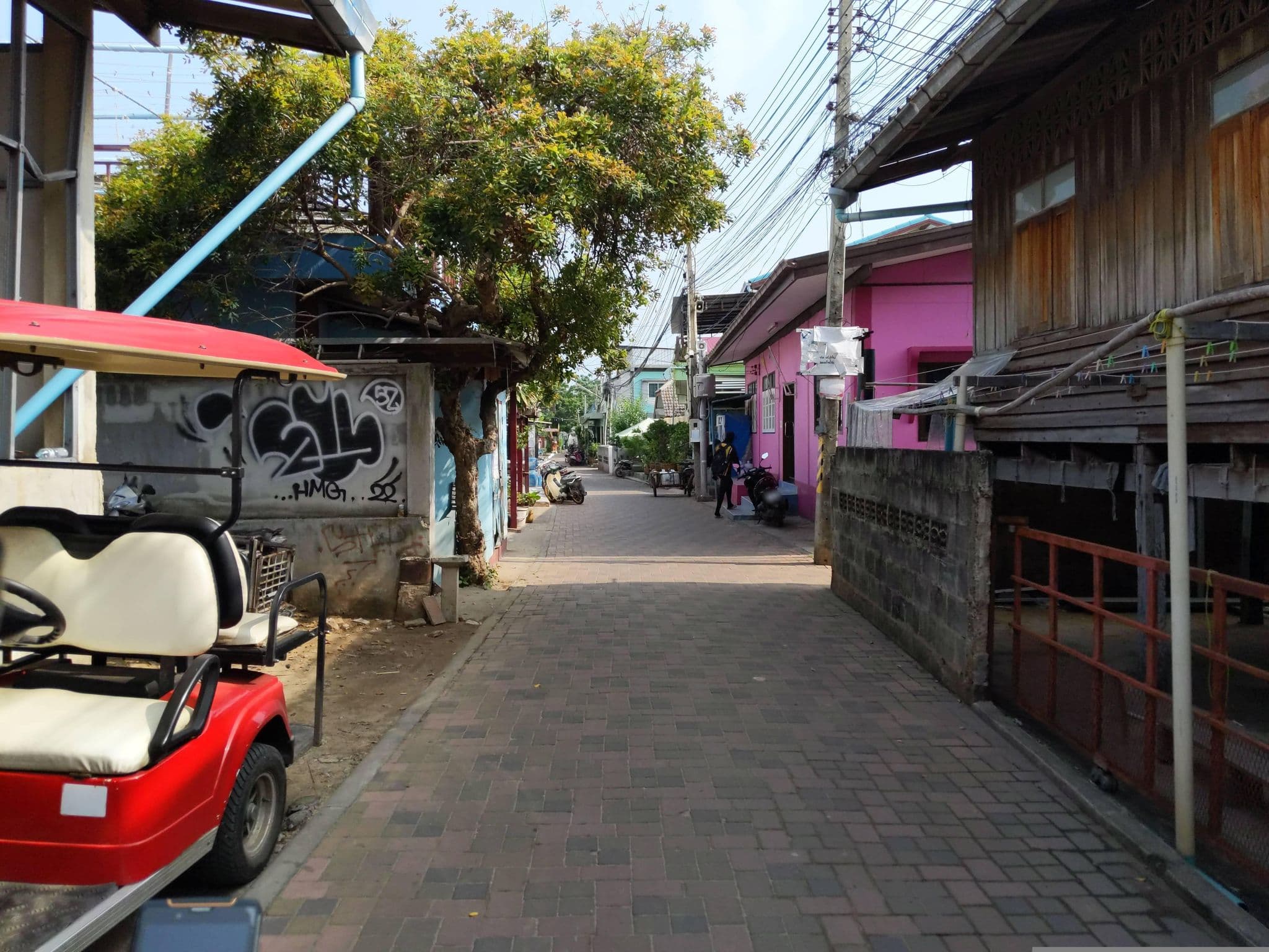 Street view near บ้านร่มรื่น เกาะล้าน, Ban Ko Lan — © UughoTh0 (CC BY-SA · Mapillary)