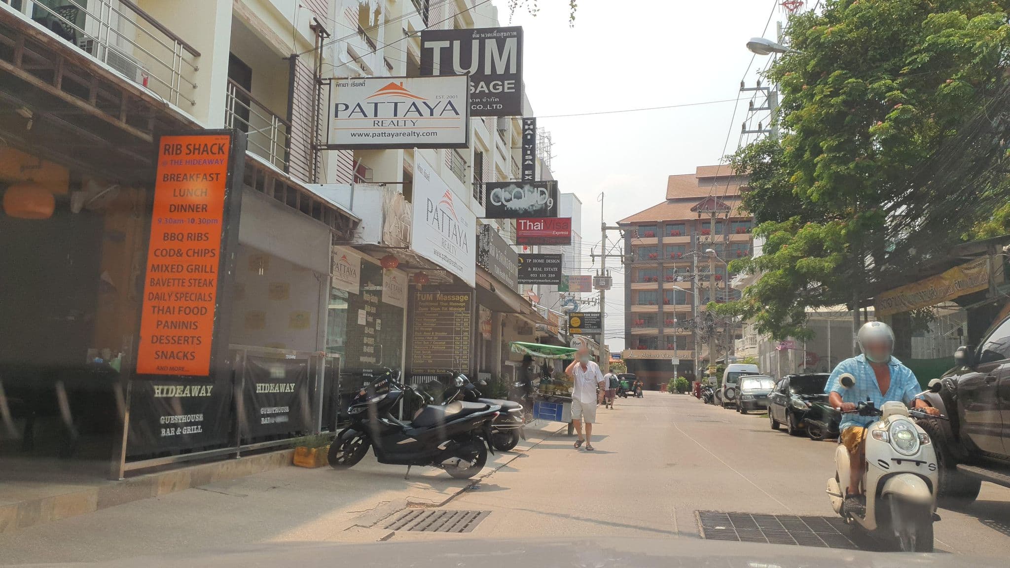 Street view near Hideaway Guesthouse and Bar, Pattaya — © jrcarlsen (CC BY-SA · Mapillary)