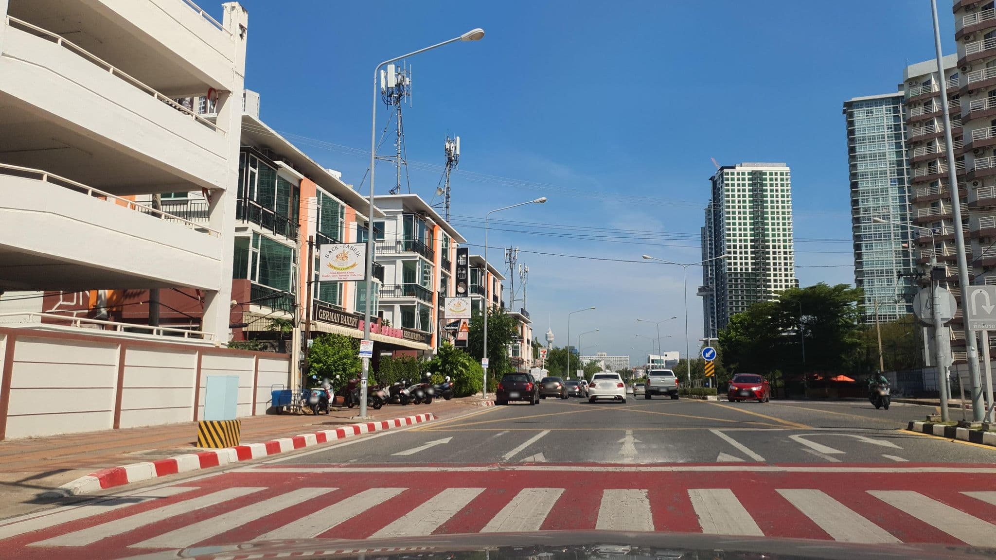 Street view near Thai Orange Duo, Pattaya — © jrcarlsen (CC BY-SA · Mapillary)