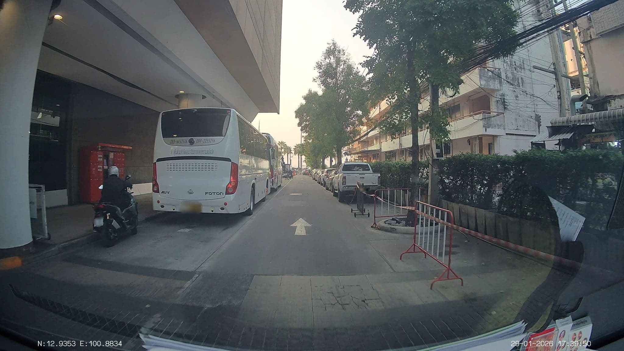 Street view near Executive Lounge, Pattaya — © ThailandCambodia (CC BY-SA · Mapillary)