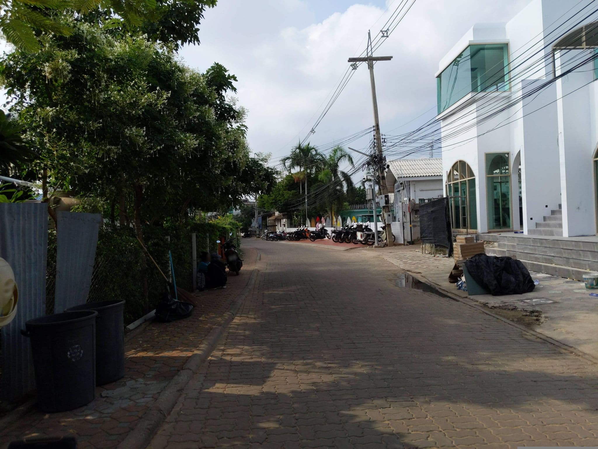 Street view near สุนทรีย์ รีสอร์ท, Ban Ko Lan — © UughoTh0 (CC BY-SA · Mapillary)