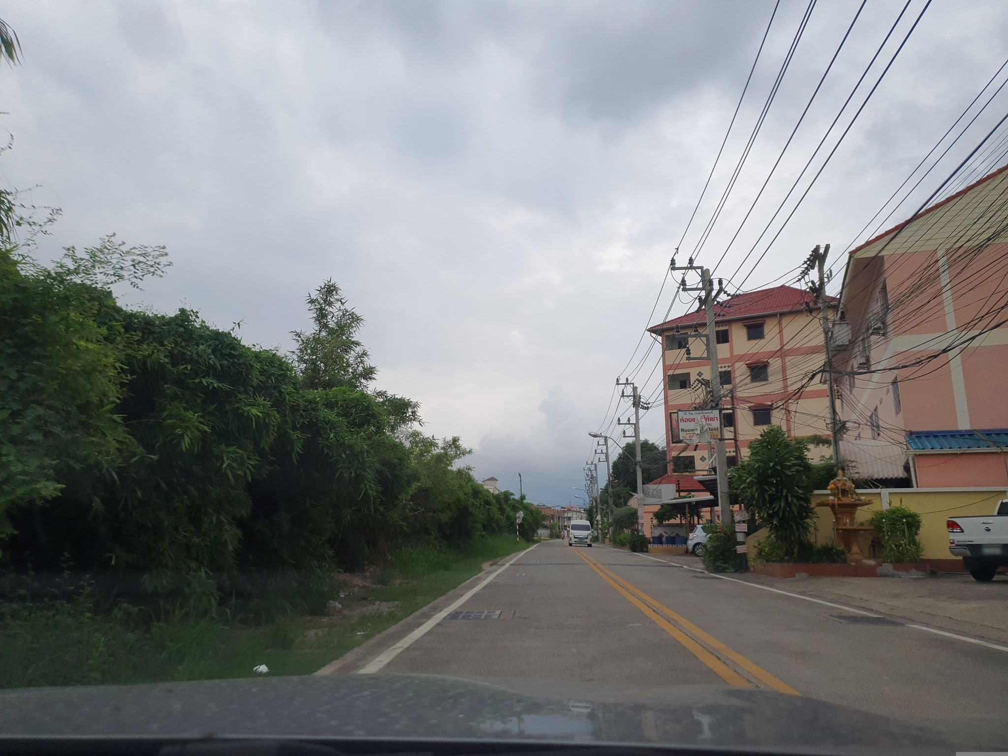 Street view near Paragon Place Village, Pattaya — © jrcarlsen (CC BY-SA · Mapillary)