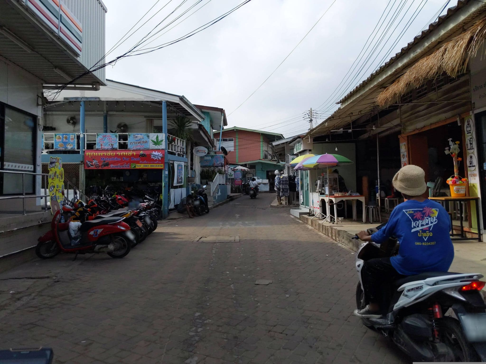 Street view near บ้านทิพย์สุคนธ์ เกาะล้าน, Ban Ko Lan — © UughoTh0 (CC BY-SA · Mapillary)