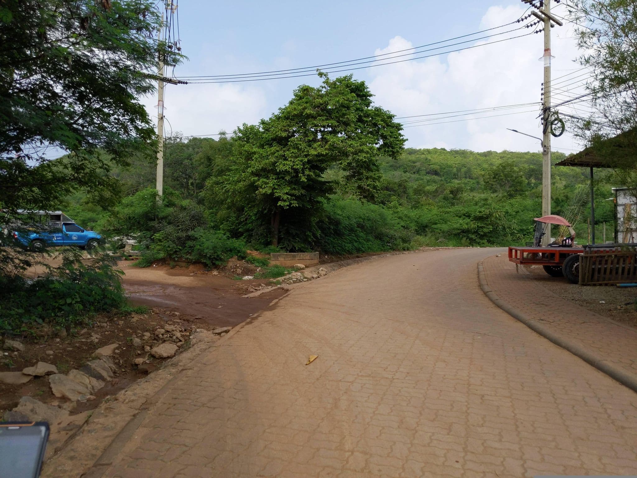 Street view near Baan Sa-rai Talay, Ban Ko Lan — © UughoTh0 (CC BY-SA · Mapillary)