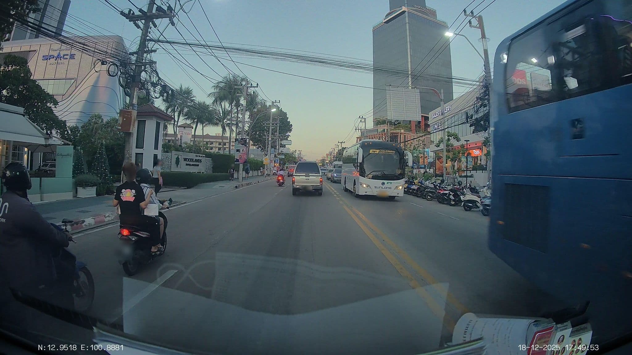 Street view near วู้ดแลนด์ โฮเต็ล แอนด์ รีสอร์ท, Pattaya — © ThailandCambodia (CC BY-SA · Mapillary)