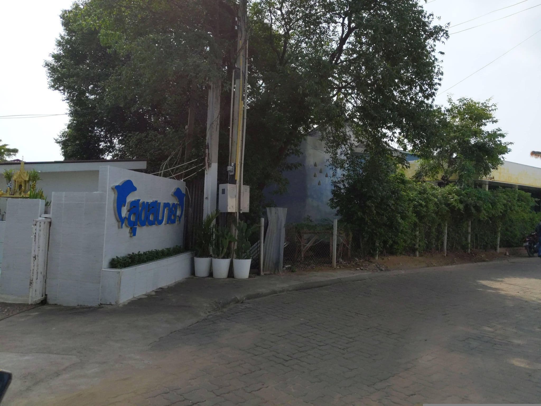 Street view near สุขสบายรีสอร์ท เกาะล้าน, Ban Ko Lan — © UughoTh0 (CC BY-SA · Mapillary)