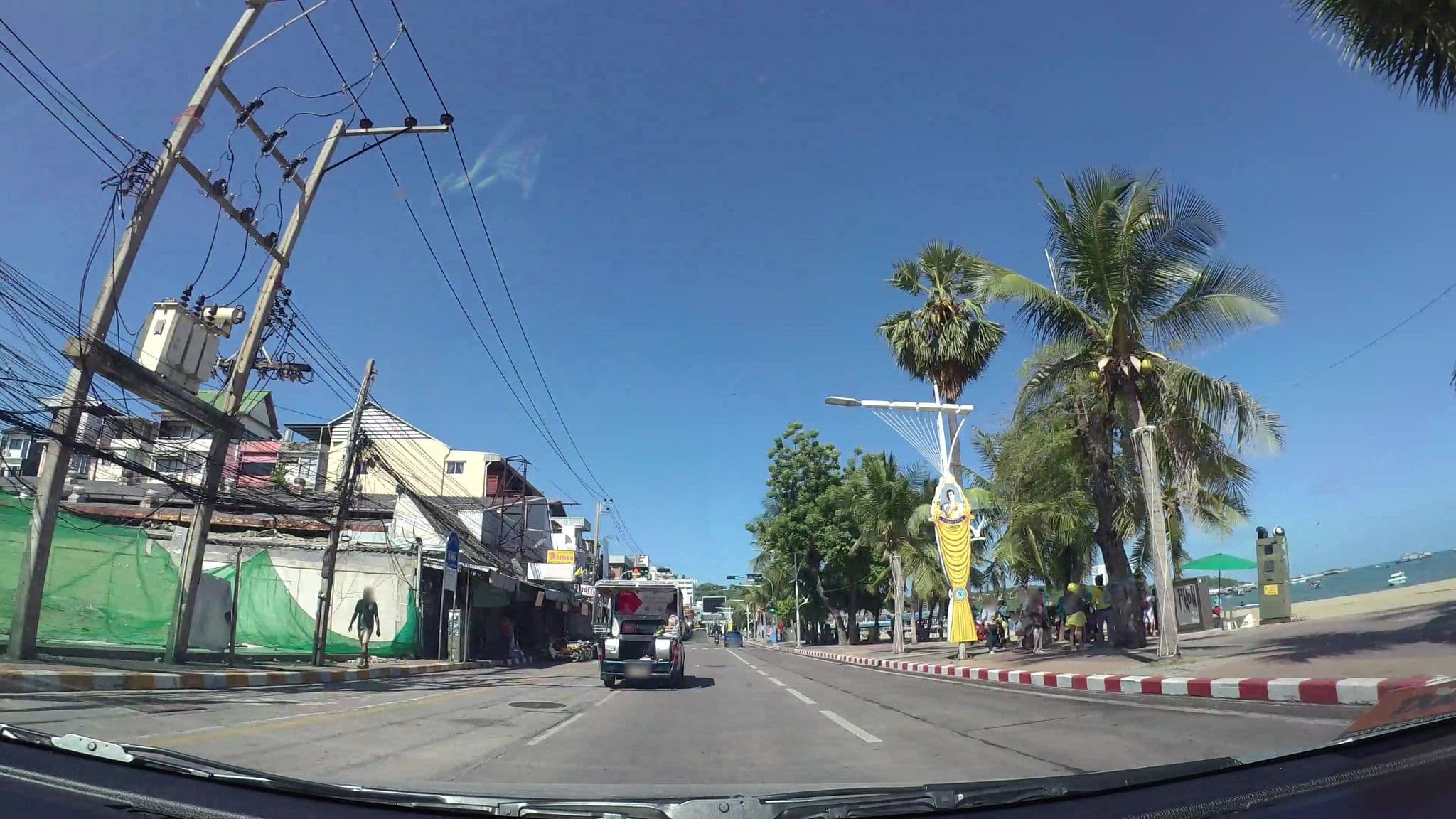 Street view near โรงแรมฮิลตัน พัทยา, Pattaya — © kaart_3 (CC BY-SA · Mapillary)
