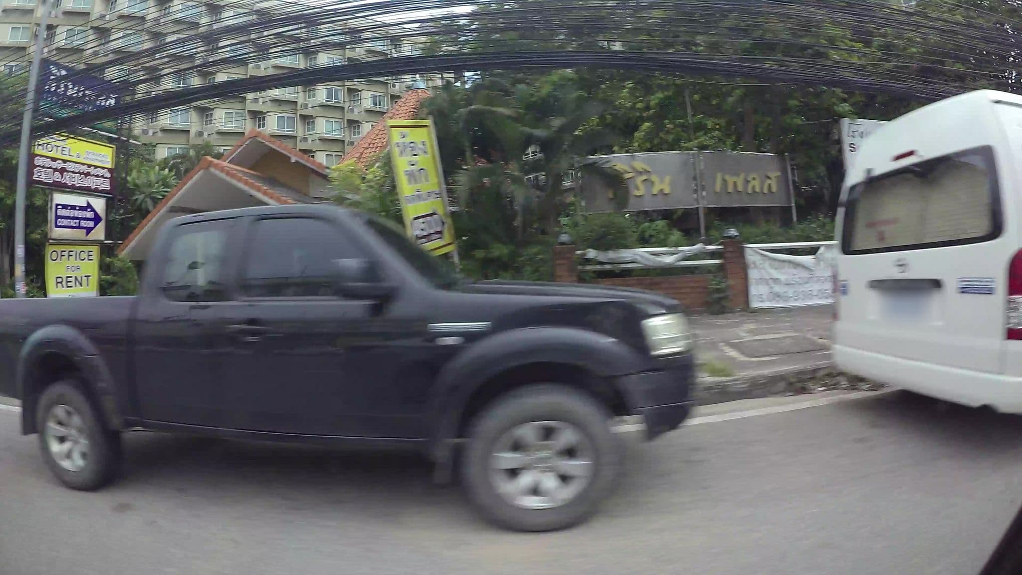 Street view near Serene Place (สิรินเพลส), Si Racha — © kaart_3 (CC BY-SA · Mapillary)