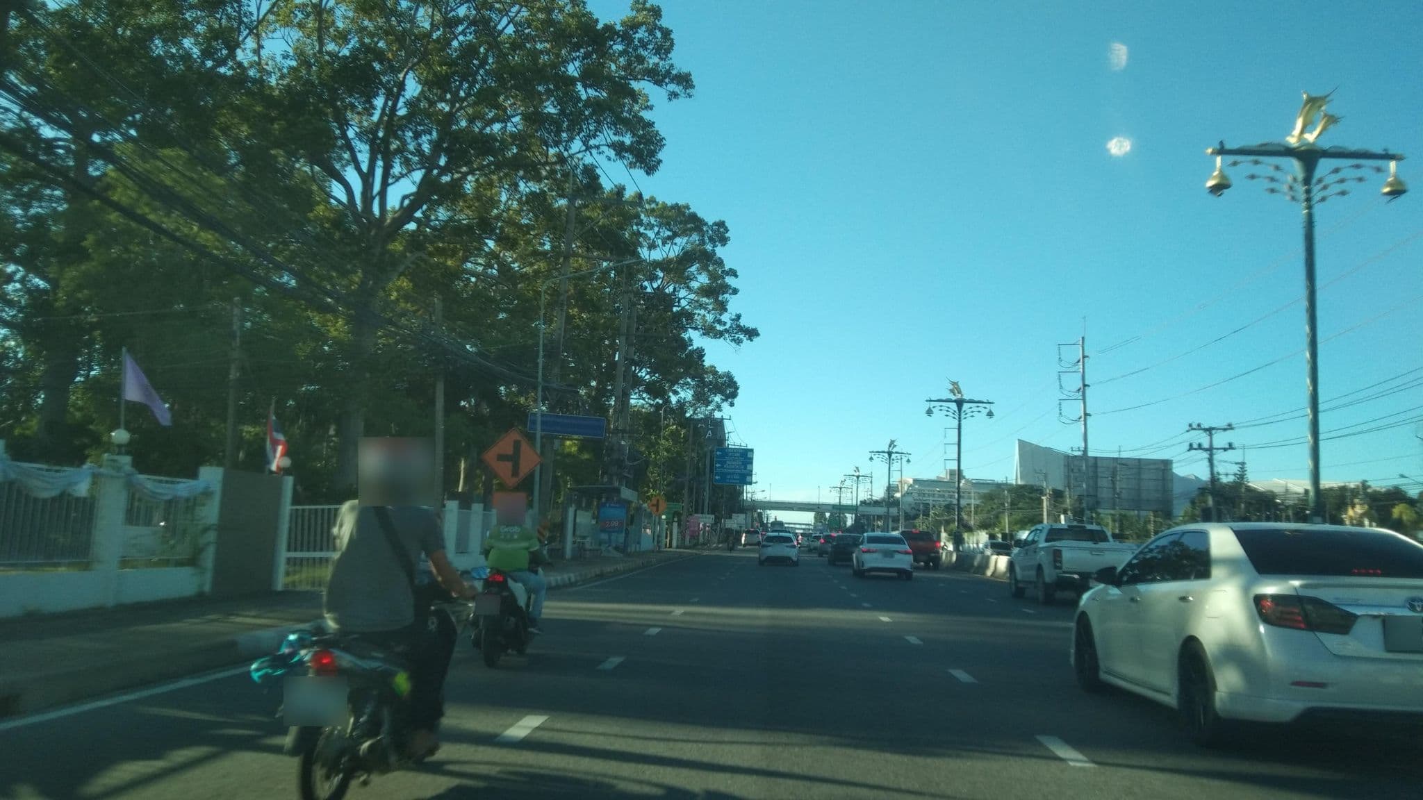 Street view near Sea view room® Srirachalodge Hotel, Si Racha — © koki2529 (CC BY-SA · Mapillary)