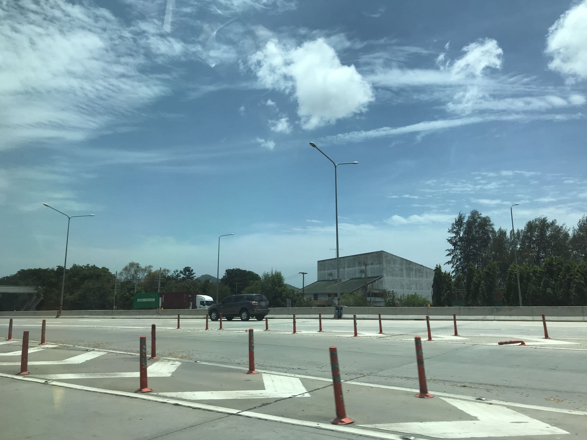 Street view near Basaya Leamchabang Hotel, Bang Lamung — © kokgag (CC BY-SA · Mapillary)