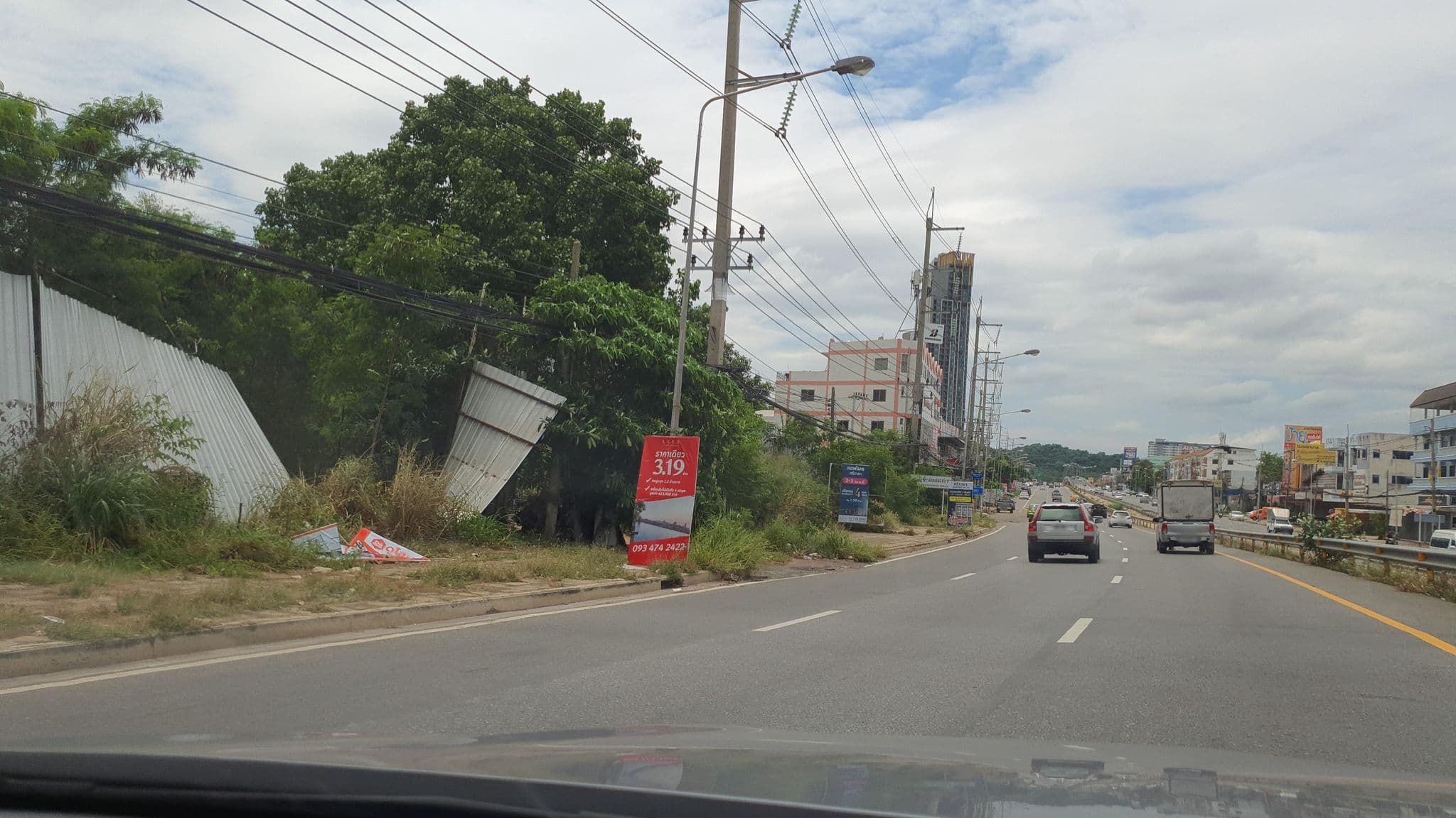 Street view near Arize Hotel, Si Racha — © jrcarlsen (CC BY-SA · Mapillary)