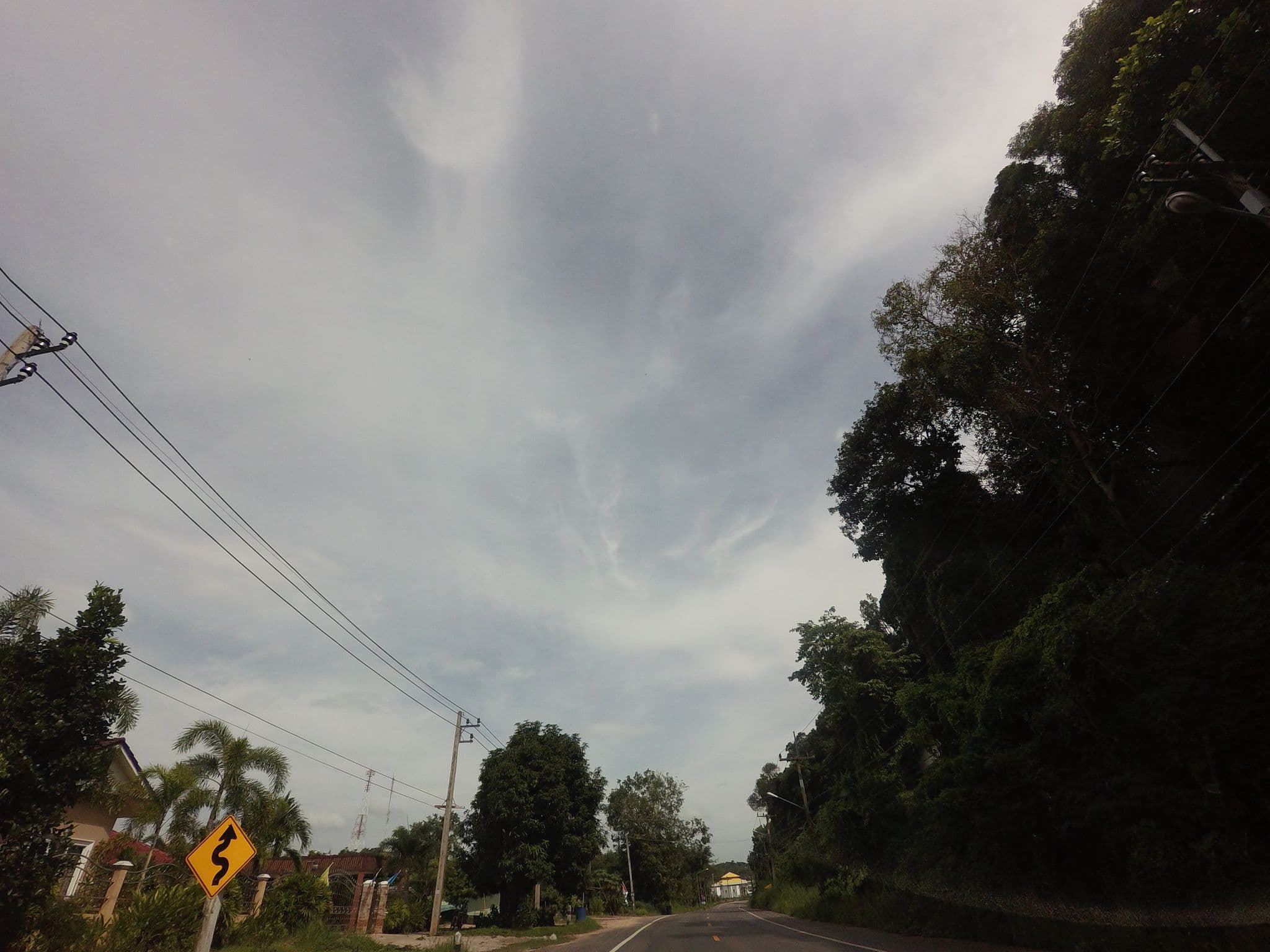 Street view near ภูพาธารา บีชวิลล่า, Ban Phe — © mishari (CC BY-SA · Mapillary)