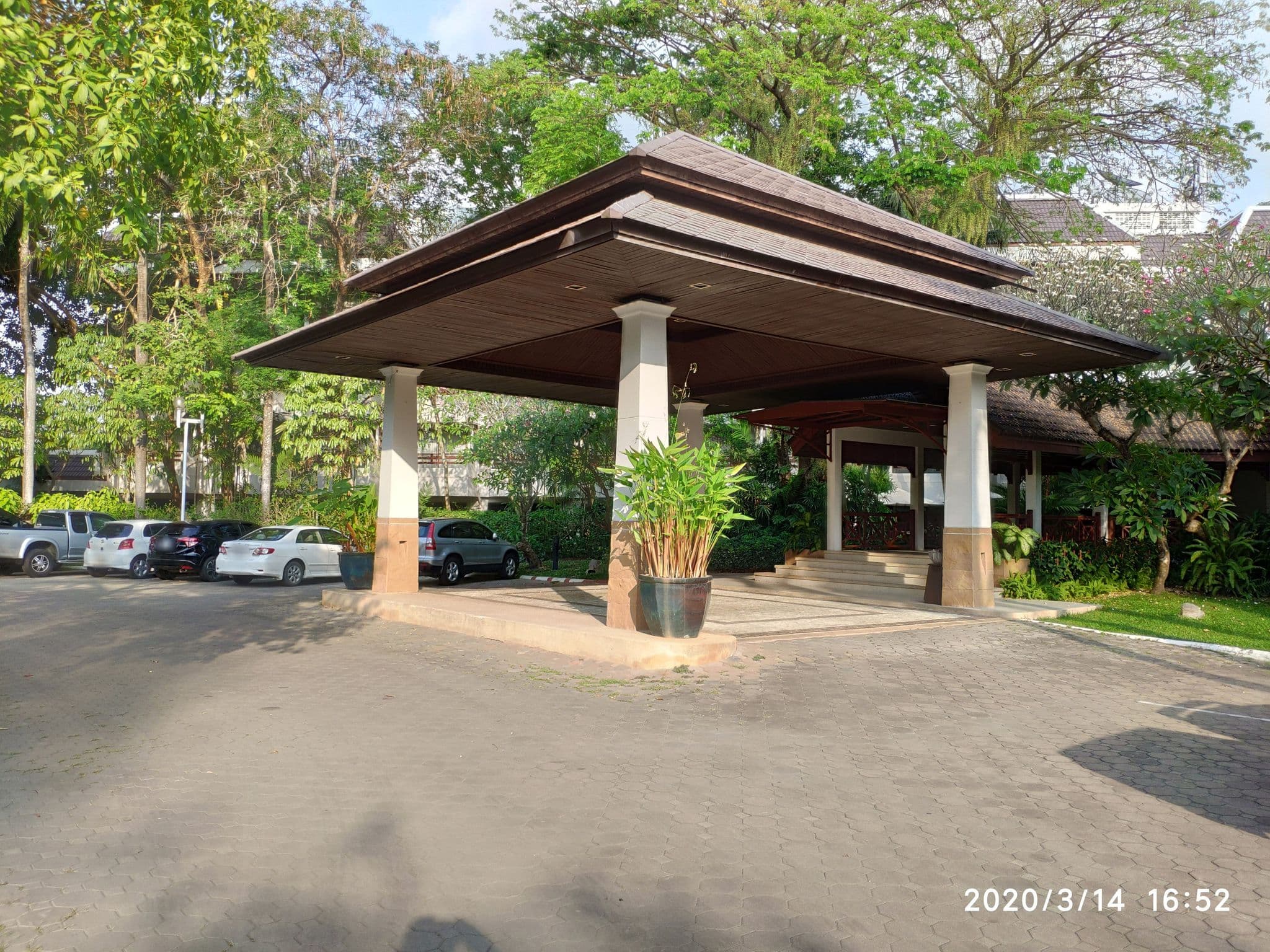 Street view near Novotel Rimpae Rayong, Ban Phe — © km2bp (CC BY-SA · Mapillary)