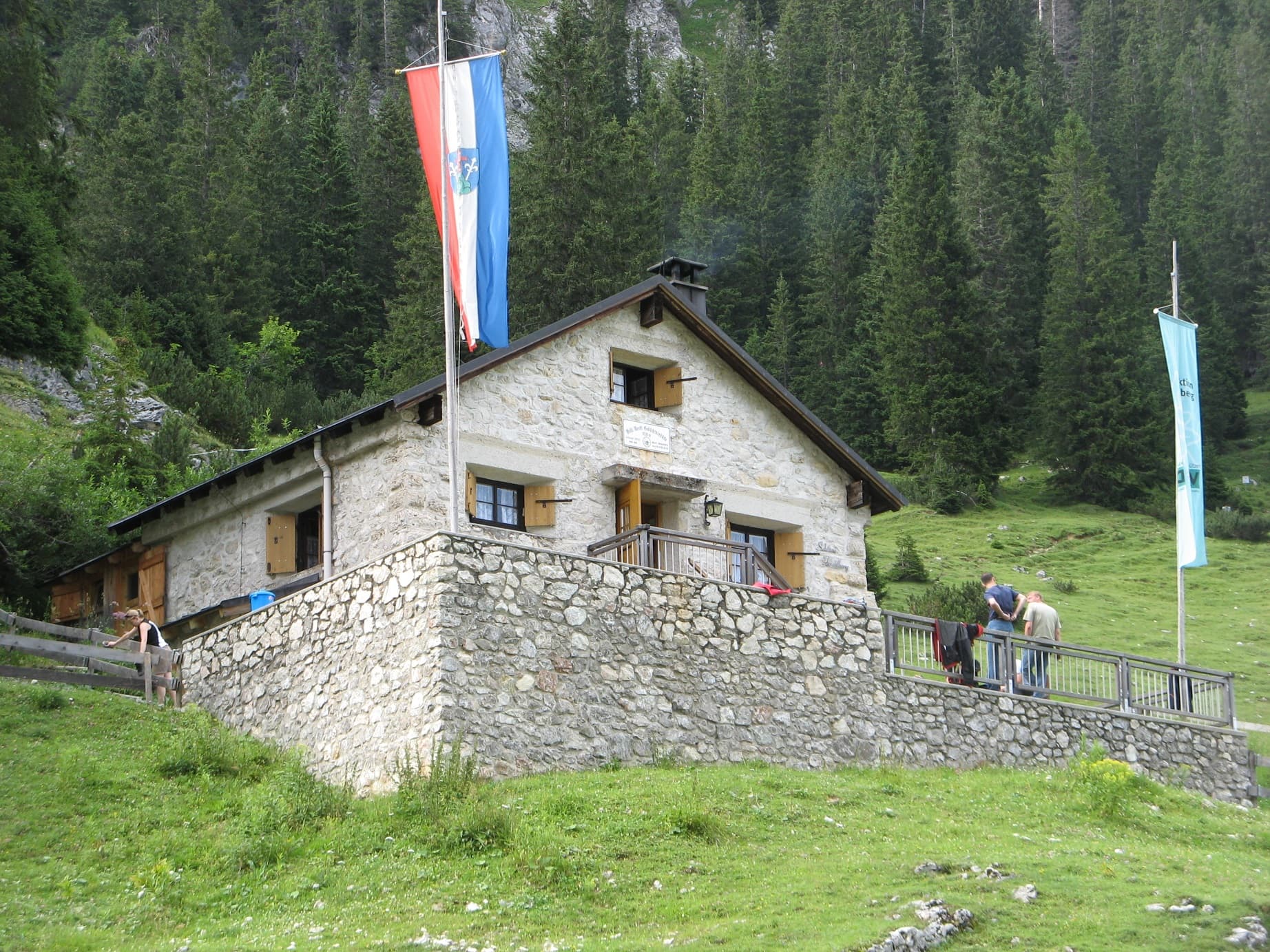 Willi-Merkl-Gedächtnis-Hütte (via Wikimedia Commons, CC BY-SA 4.0)