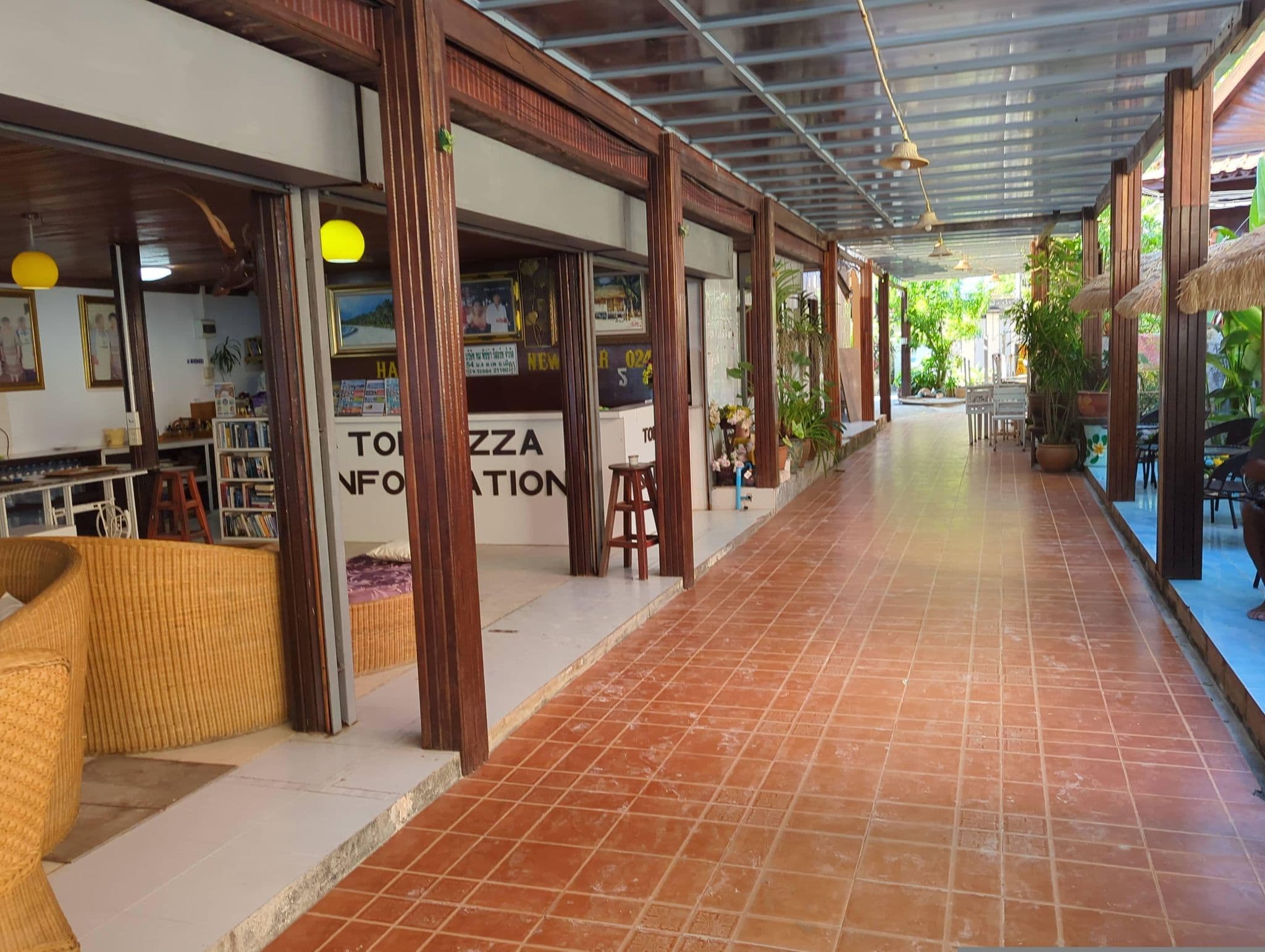 Street view near SeaHorse Bungalow 1, Ban Phe — © coetserw (CC BY-SA · Mapillary)