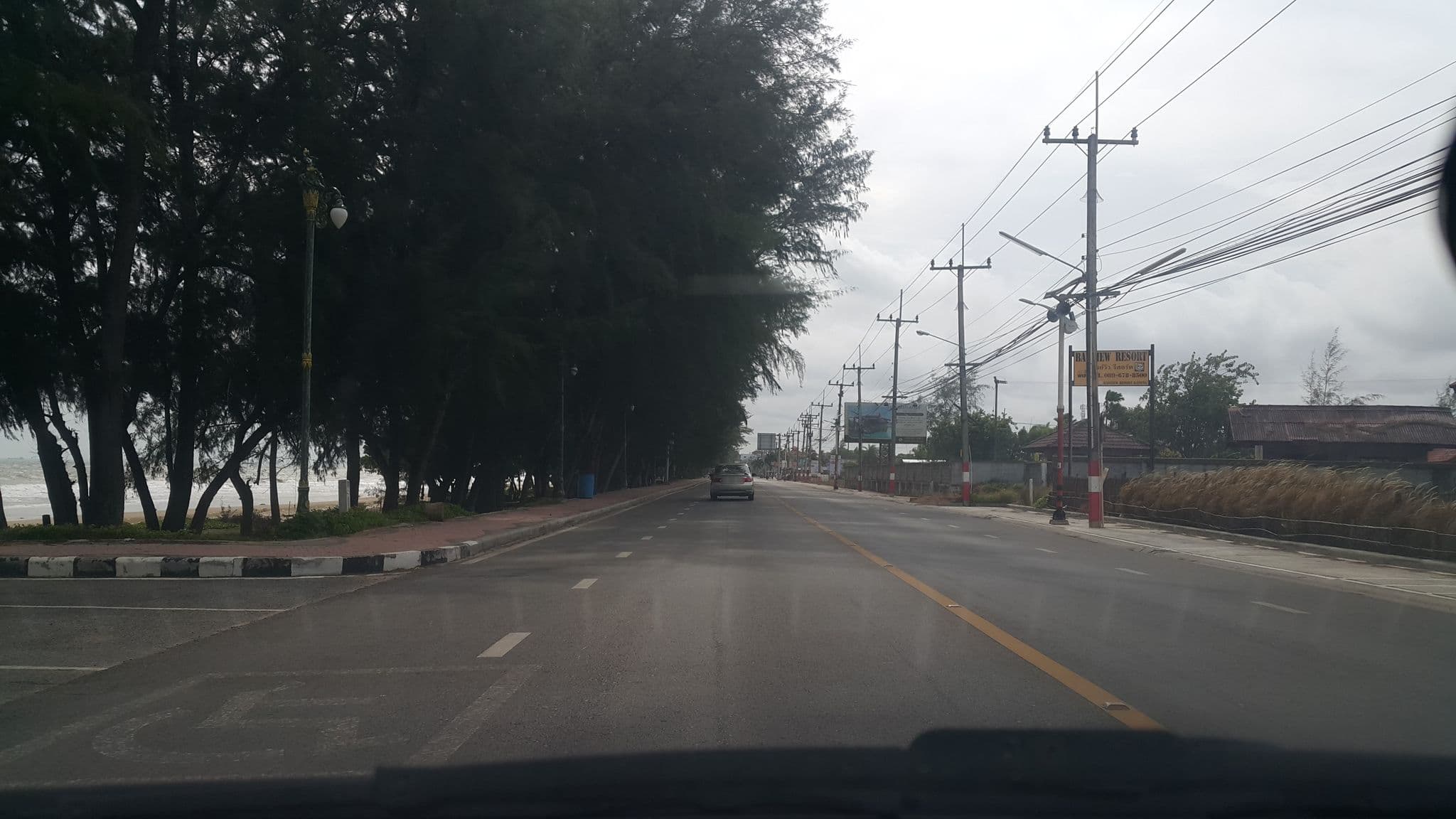 Street view near เบย์วิว รีสอร์ท || Bayview Resort-หาดแม่รำพึง, Ban Phe — © jrcarlsen (CC BY-SA · Mapillary)