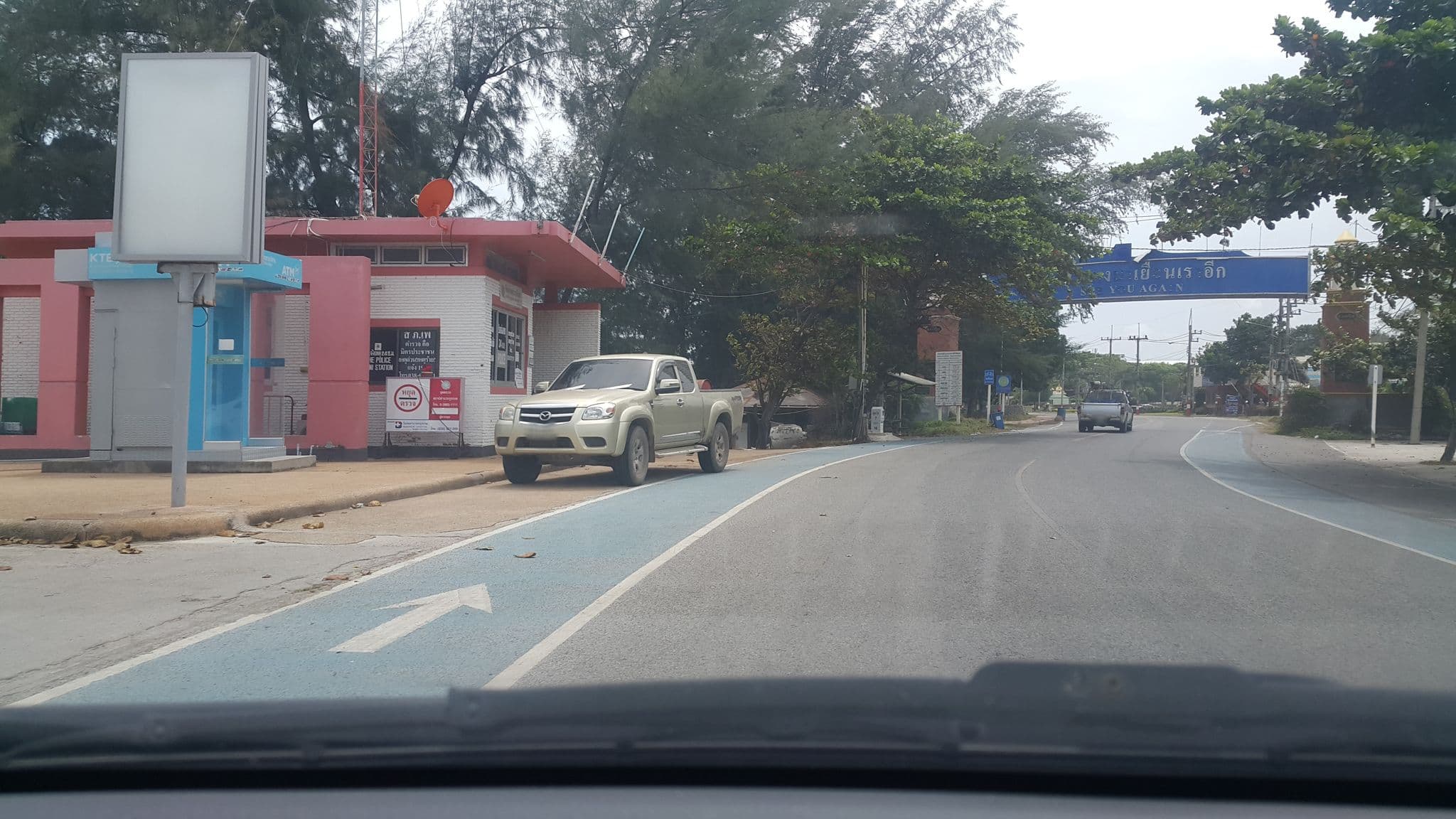 Street view near ลานหินขาว หาดแม่รำพึง, Ban Phe — © jrcarlsen (CC BY-SA · Mapillary)