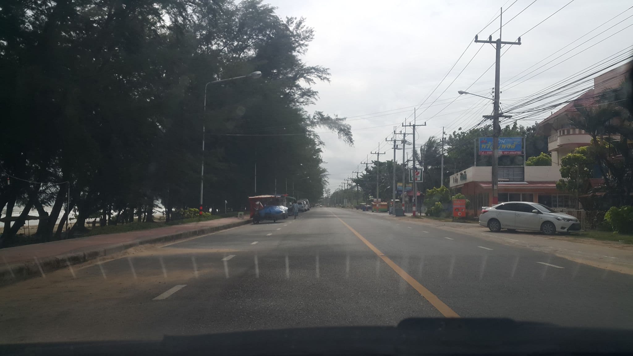 Street view near พร้อมพงศ์ รีสอร์ท, Ban Phe — © jrcarlsen (CC BY-SA · Mapillary)