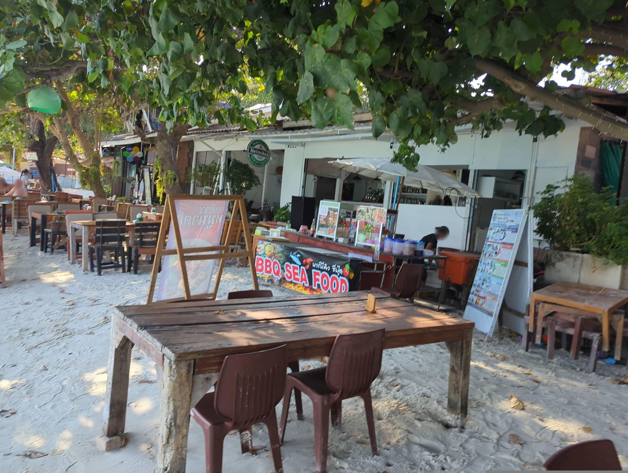 Street view near Blue Dolphin Resort, Ban Phe — © coetserw (CC BY-SA · Mapillary)