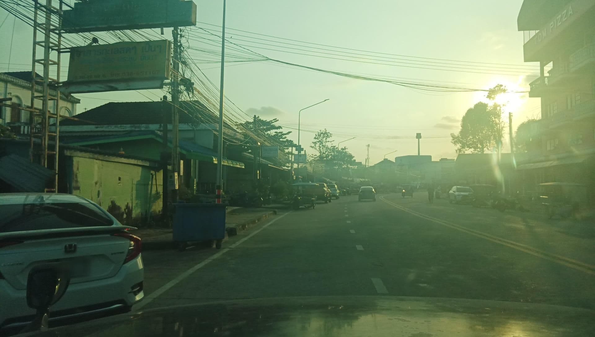 Street view near กระชังปลาป้าแม้น กลุ่มแพชาวบ้าน, Ban Phe — © roadroid (CC BY-SA · Mapillary)