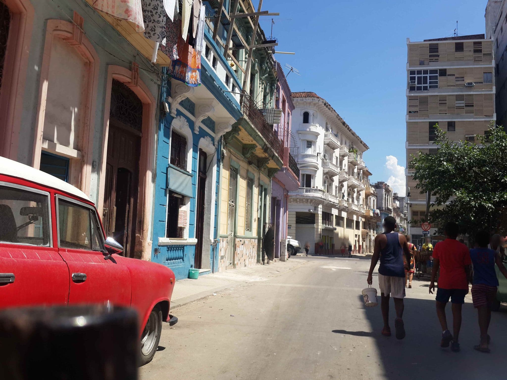 Street view near Anita y Jorge, Centro Habana