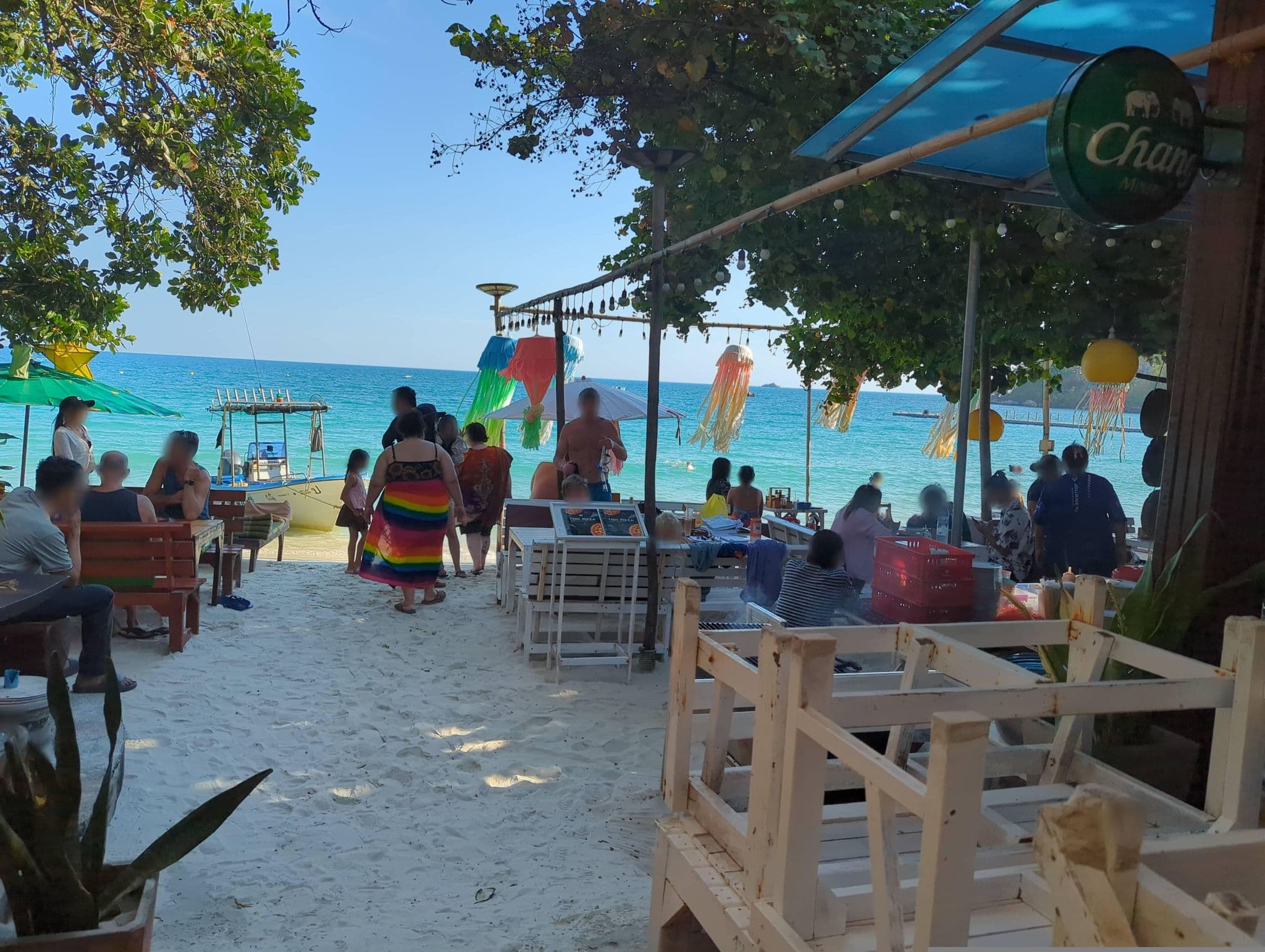 Street view near ทม พิซซ่า รีสอร์ท (หาดวงเดือน,เกาะเสม็ด), Ban Phe — © coetserw (CC BY-SA · Mapillary)