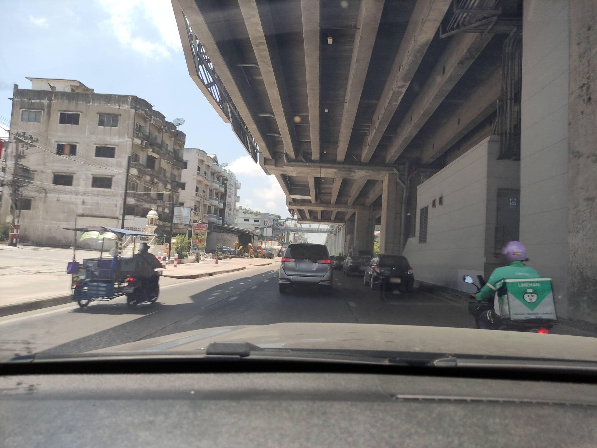 Street view near โรงแรม สตาร์อินน์, Samut Prakan — © kasetitkml_pipitchai (CC BY-SA · Mapillary)