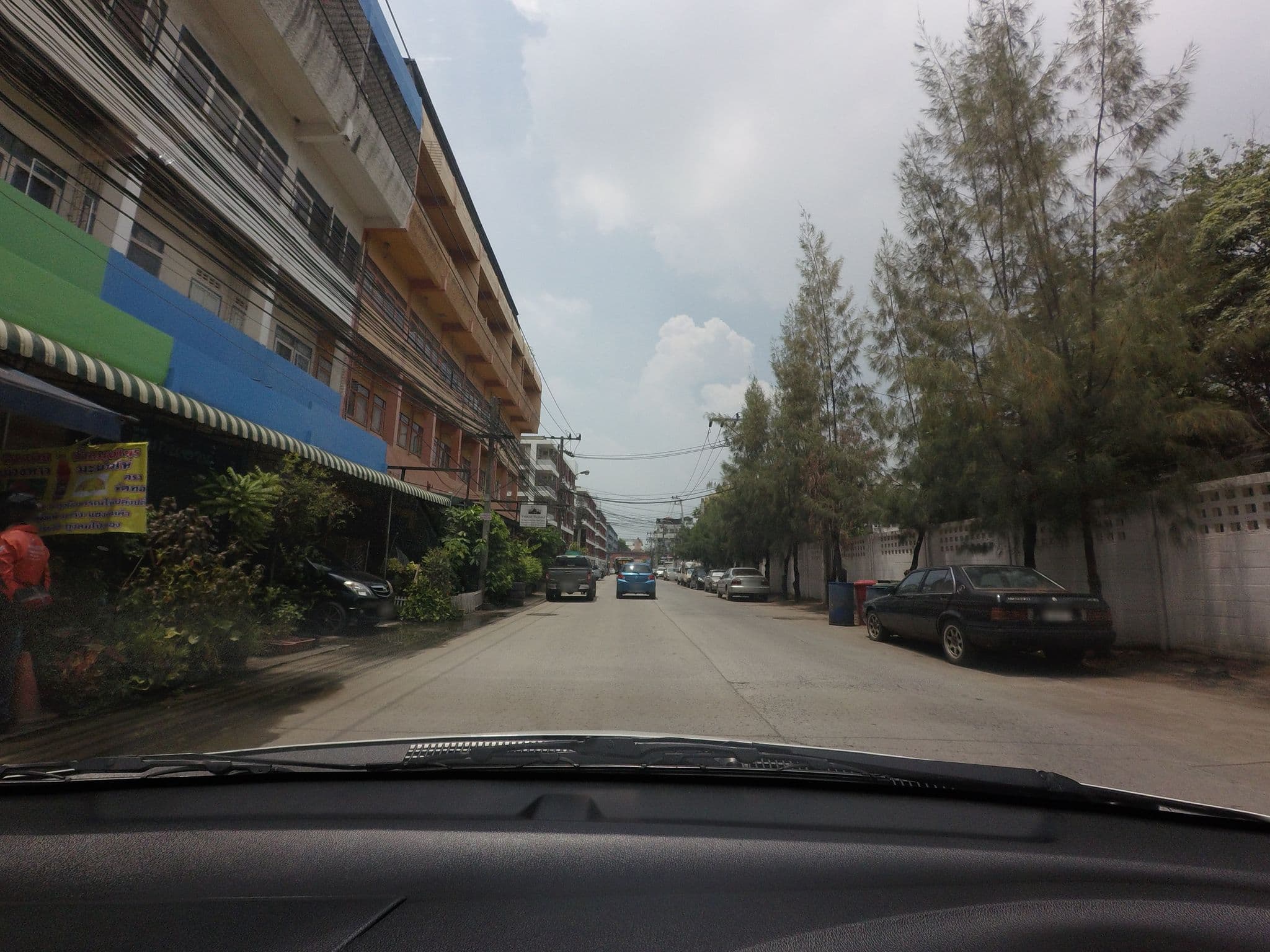 Street view near YWAM Thailand, Muban Thep Thani — © mishari (CC BY-SA · Mapillary)