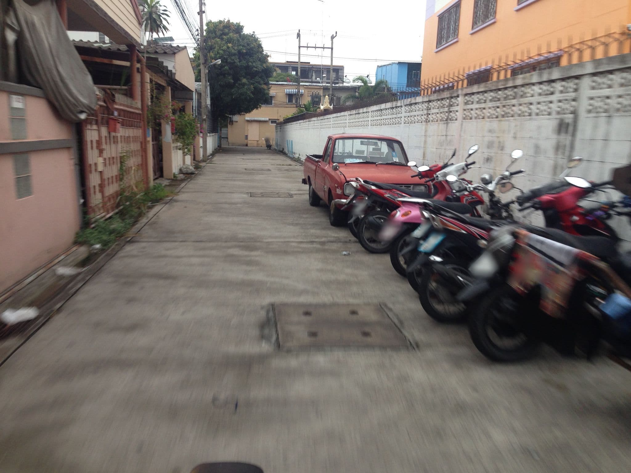 Street view near Mein Haus, Ban Ang Sila — © warawut (CC BY-SA · Mapillary)