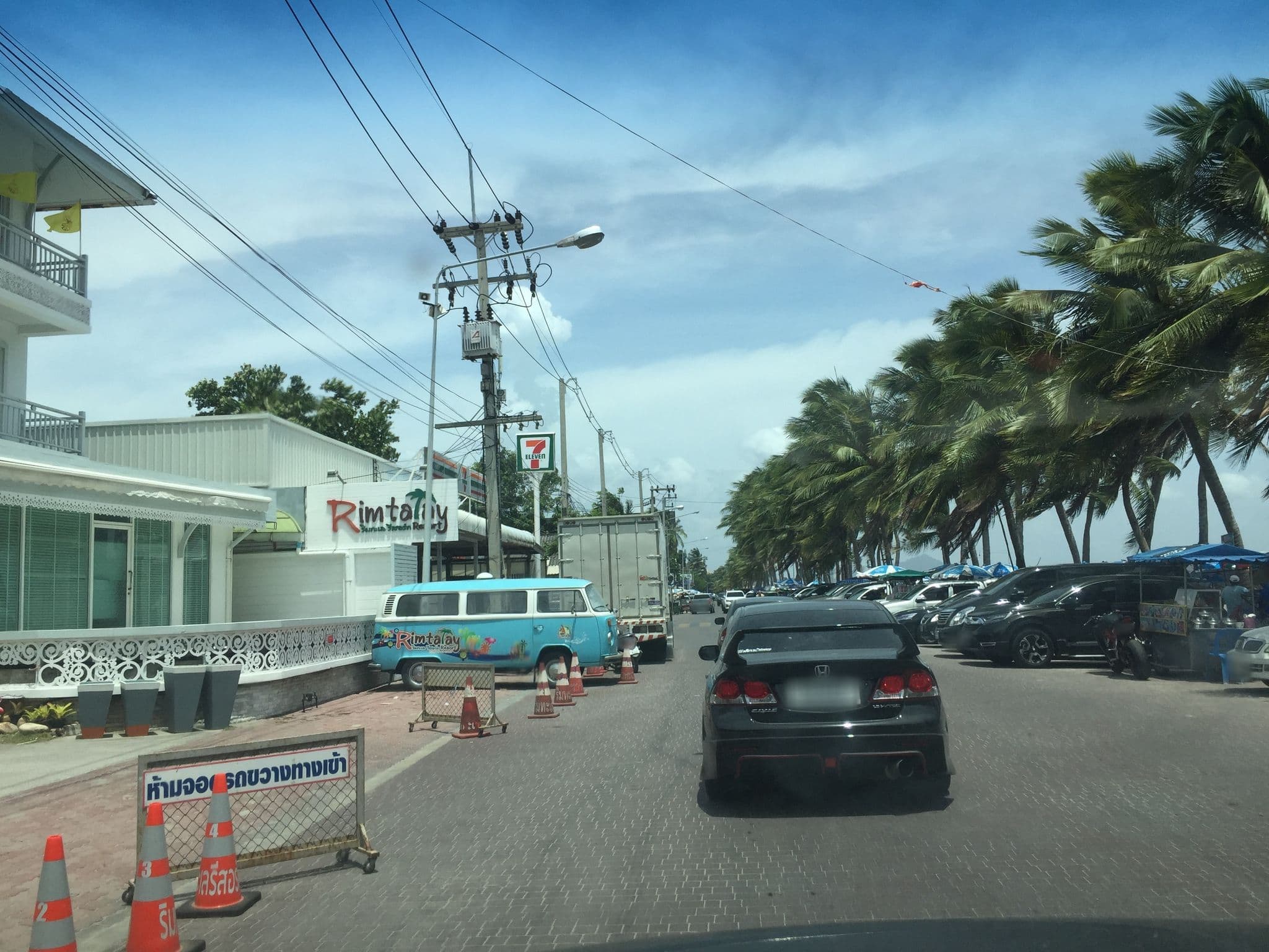 Street view near Laplaya Boutique Resort - บางแสน, Ban Ang Sila — © kyoko (CC BY-SA · Mapillary)