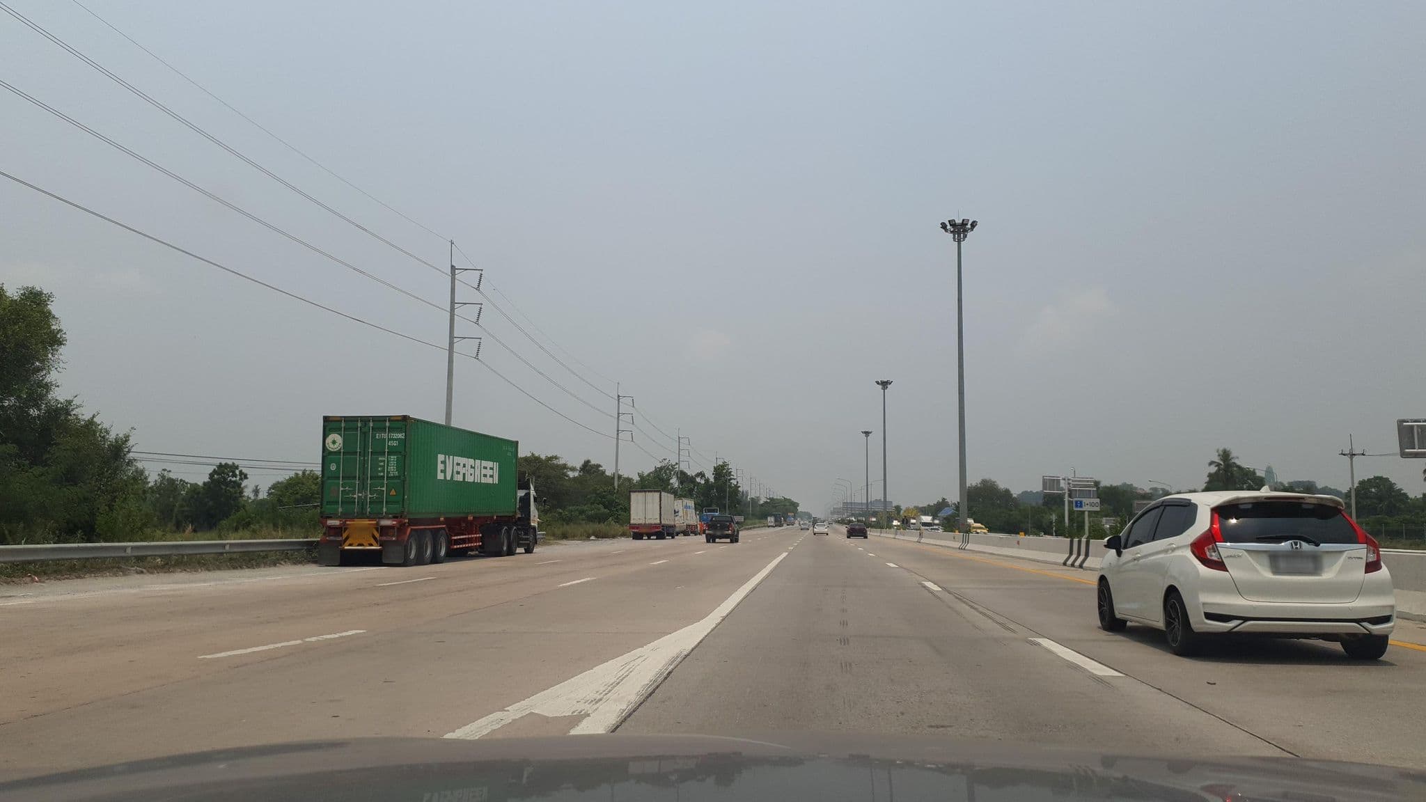 Street view near โรงแรมฟูรามาบีช (FURAMA BEACH HOTEL), Chon Buri — © jrcarlsen (CC BY-SA · Mapillary)