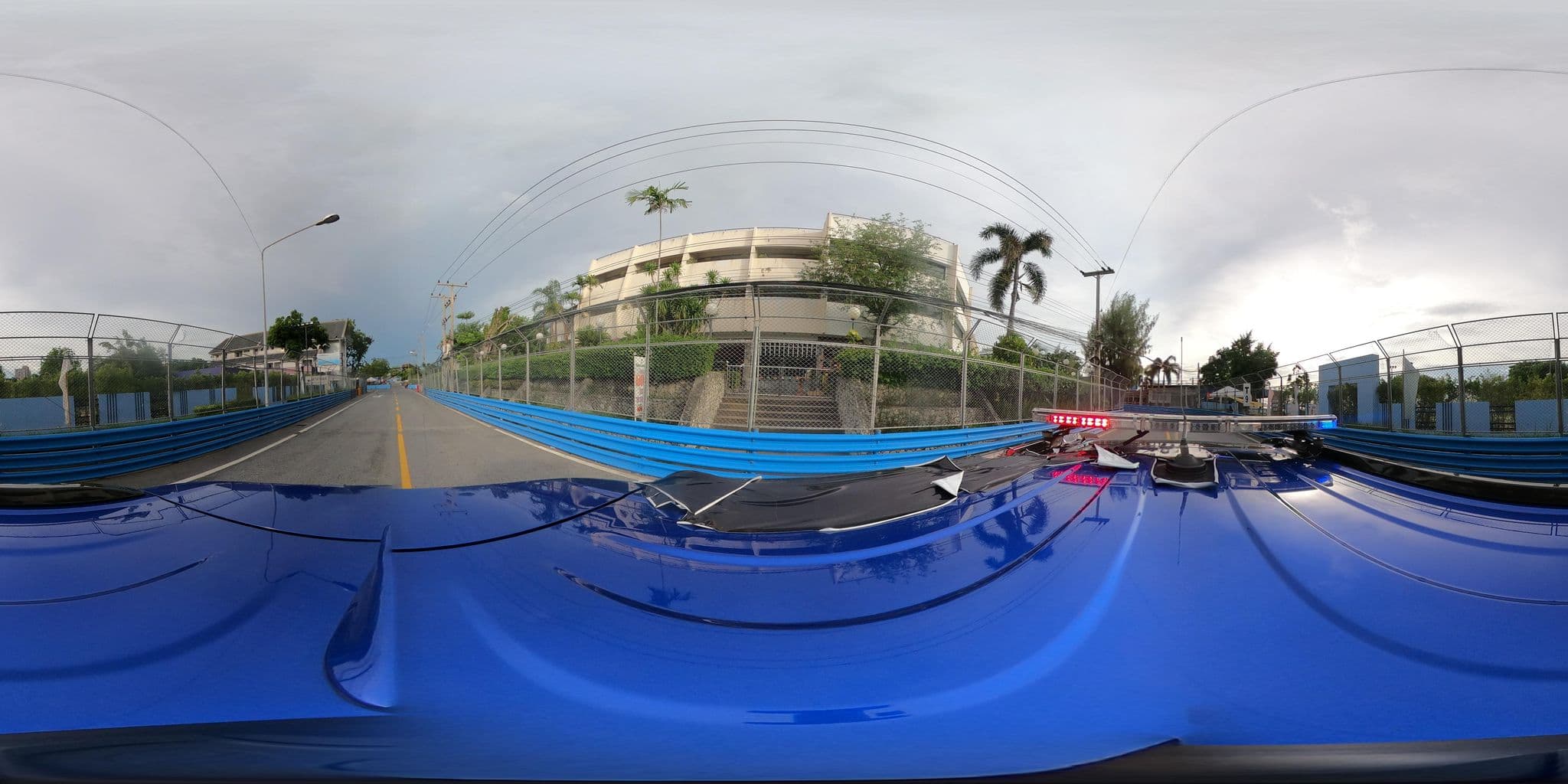 Street view near Bangsan Villa Hotel | โรงแรมบางแสนวิลลา, Ban Ang Sila — © nuttawutbunta (CC BY-SA · Mapillary)