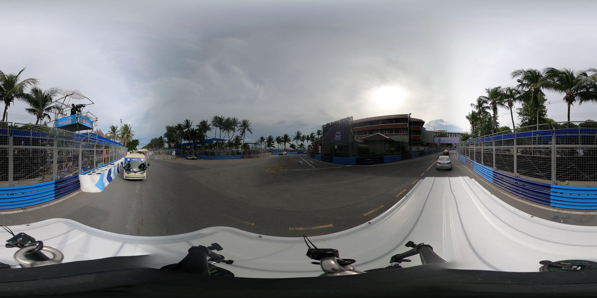 Street view near เอสเอสบางแสนบีช, Ban Ang Sila — © nuttawutbunta (CC BY-SA · Mapillary)