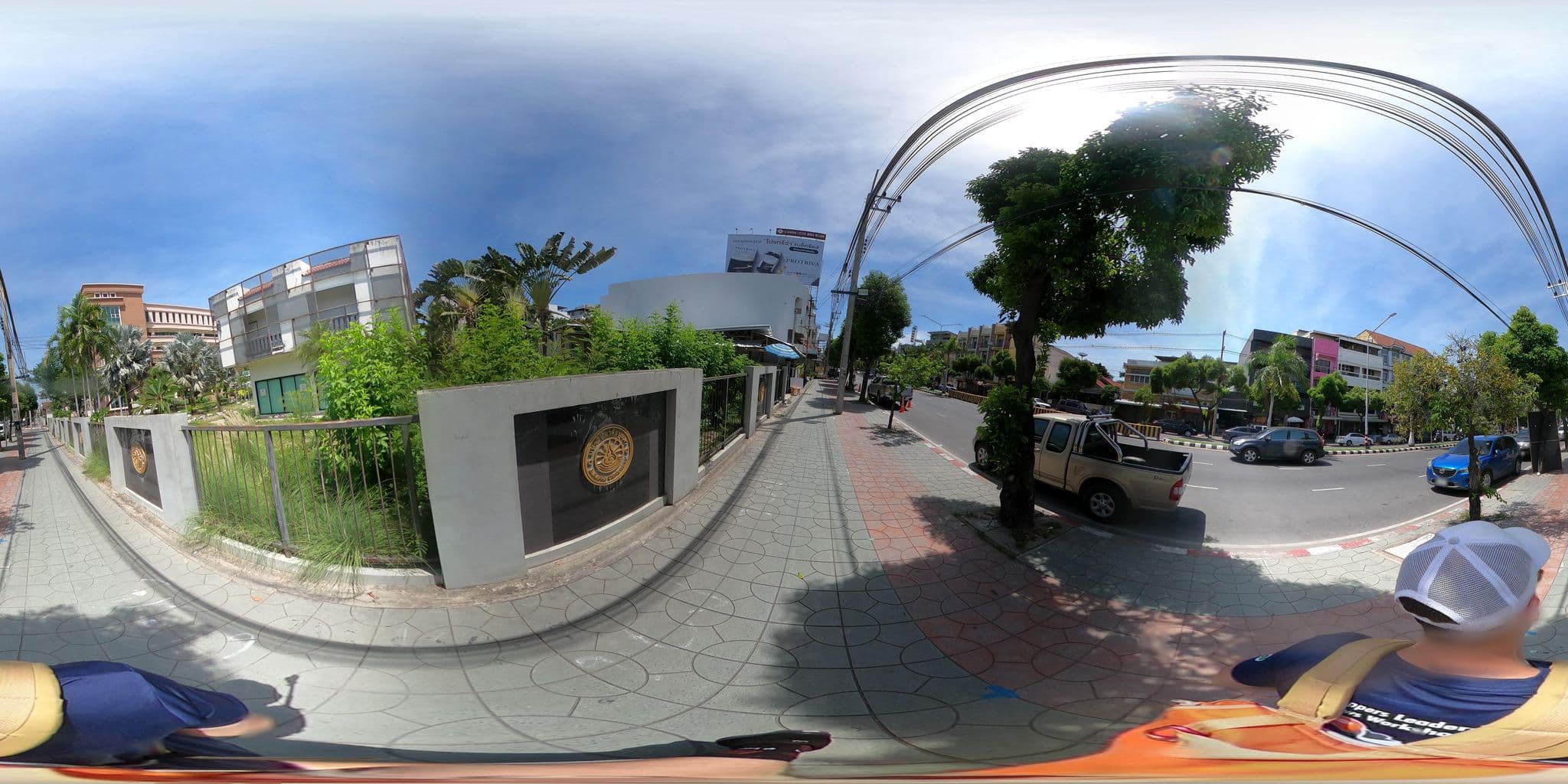 Street view near แสงสีแมนชั่น, Ban Ang Sila — © geocruizer (CC BY-SA · Mapillary)