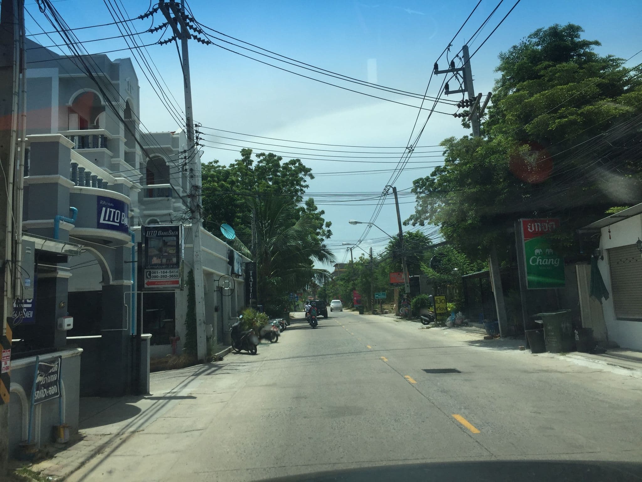 Street view near Three Palms House (ที่พักบางแสน), Ban Ang Sila — © kyoko (CC BY-SA · Mapillary)