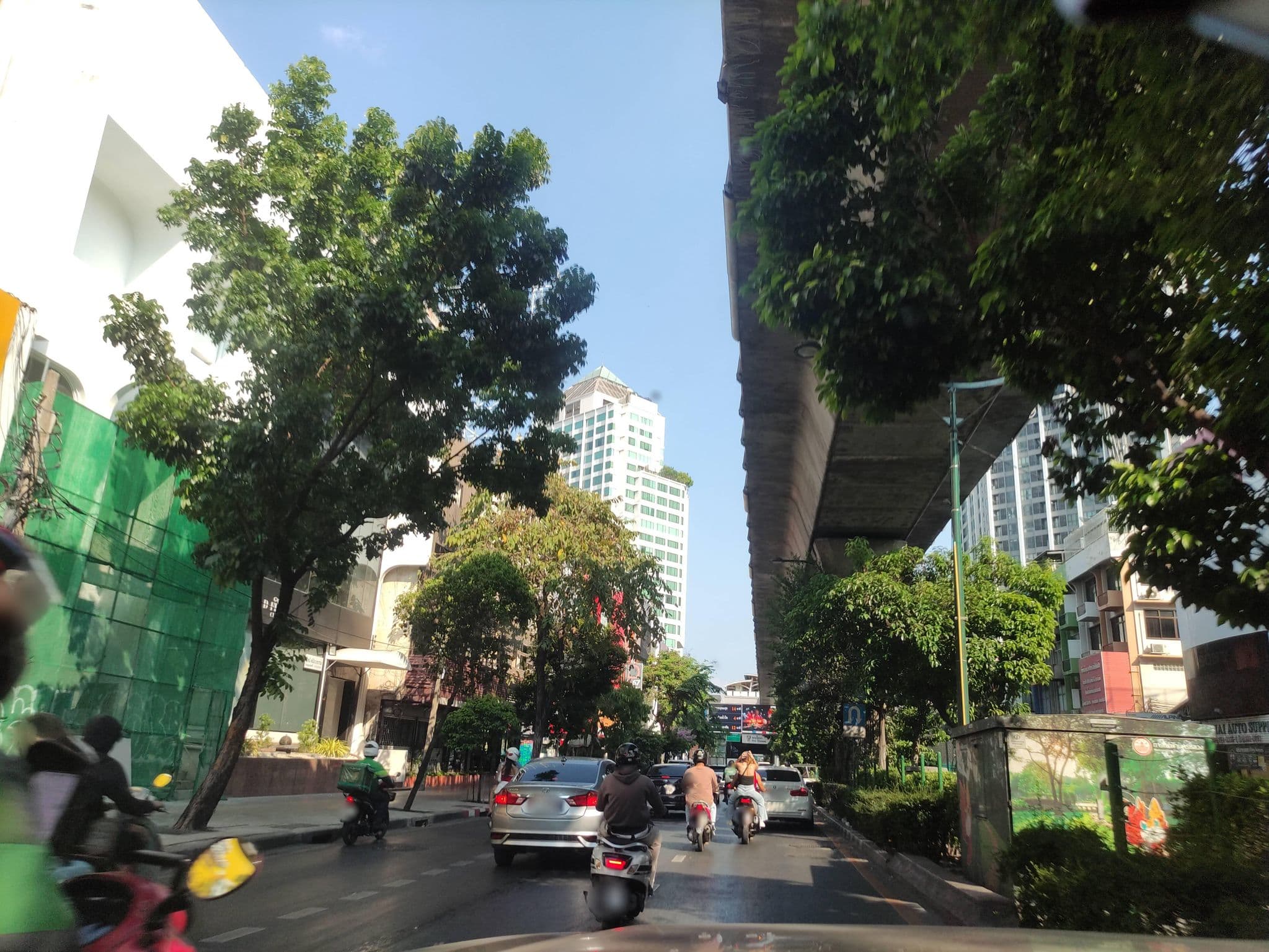 Street view near The 44, Khlong Toei — © kasetitkml_pipitchai (CC BY-SA · Mapillary)