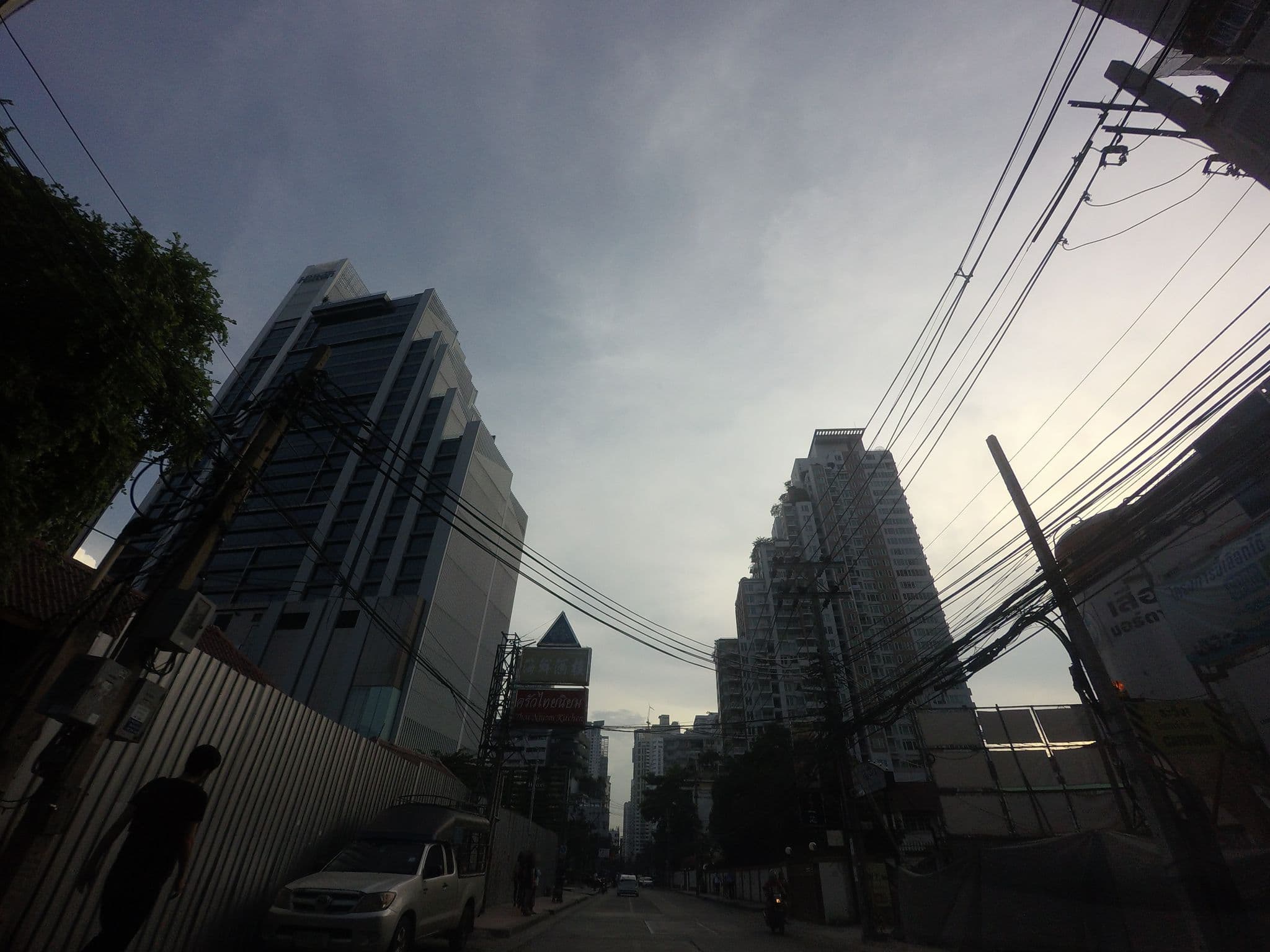 Street view near Target Place Hotel & Serviced Residence, Watthana — © mishari (CC BY-SA · Mapillary)