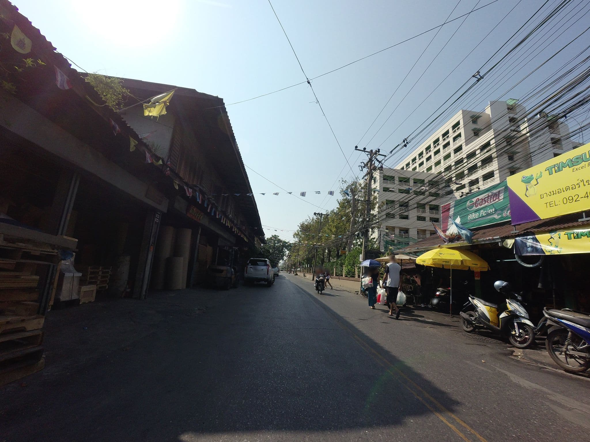 Street view near EZ STAY, Khlong Toei — © mishari (CC BY-SA · Mapillary)
