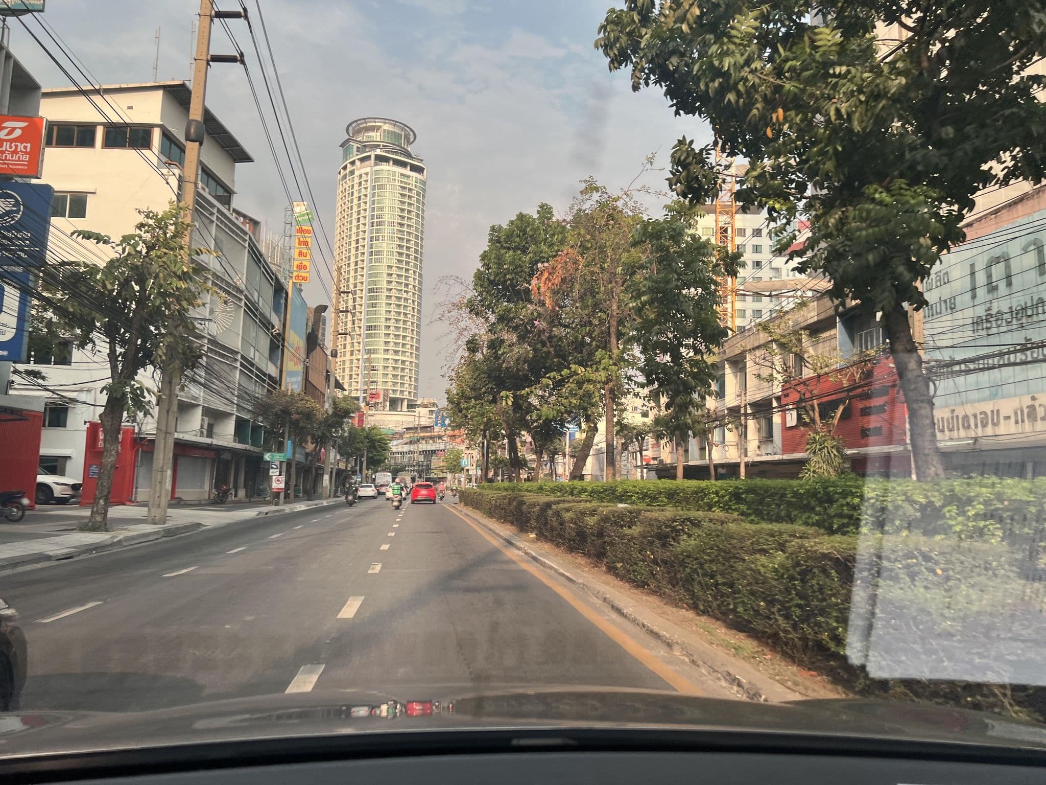 Street view near โรงแรม พระโขนง37, Khlong Toei — © lin_wang (CC BY-SA · Mapillary)