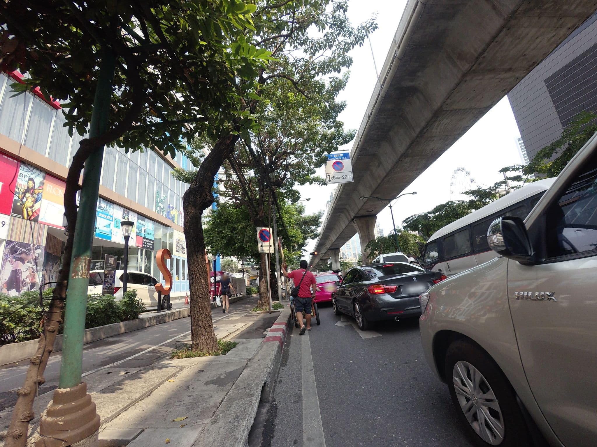 Street view near S31 Hotel | Concierge, Watthana — © mishari (CC BY-SA · Mapillary)