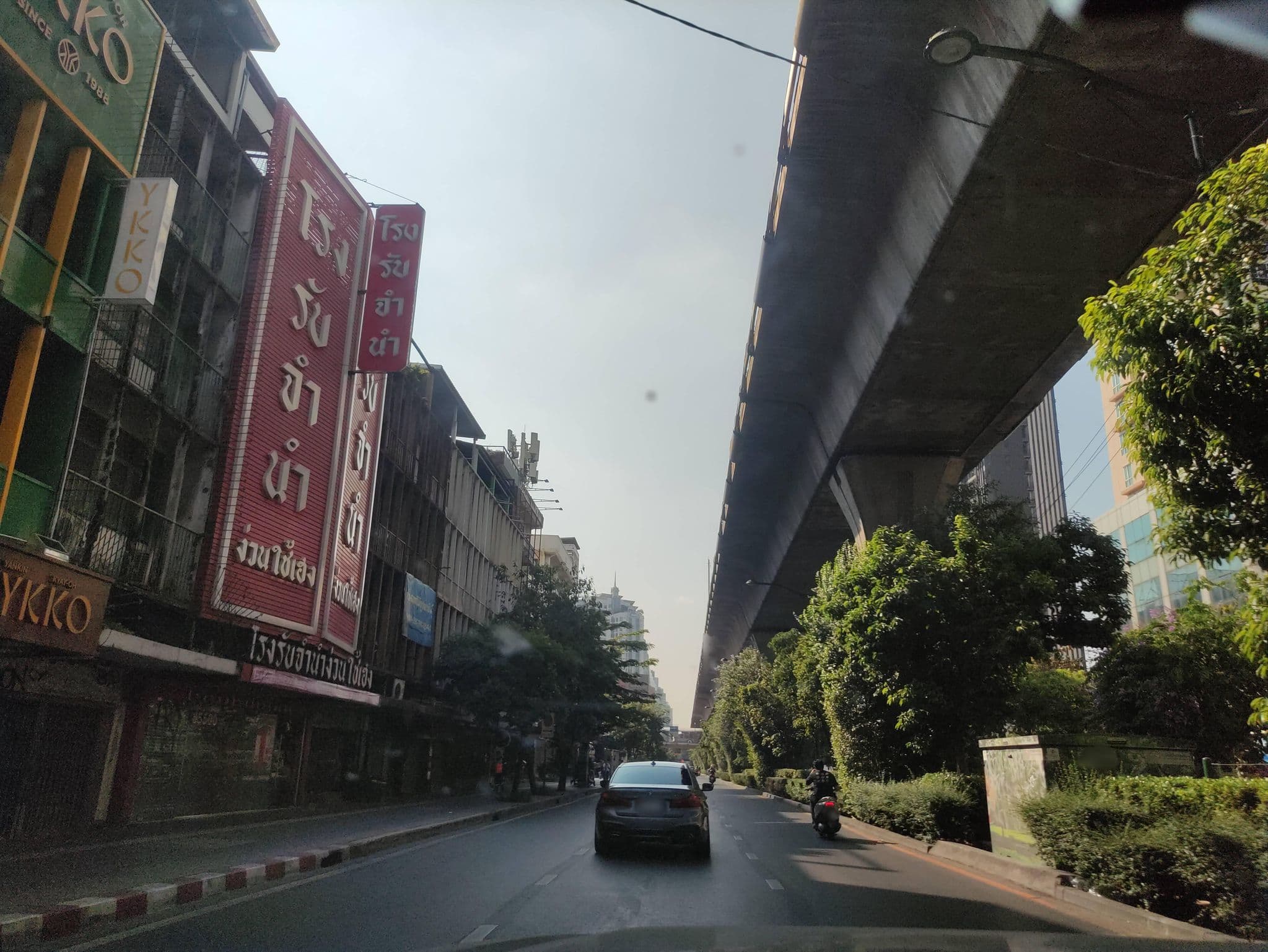 Street view near S44room, Khlong Toei — © kasetitkml_pipitchai (CC BY-SA · Mapillary)