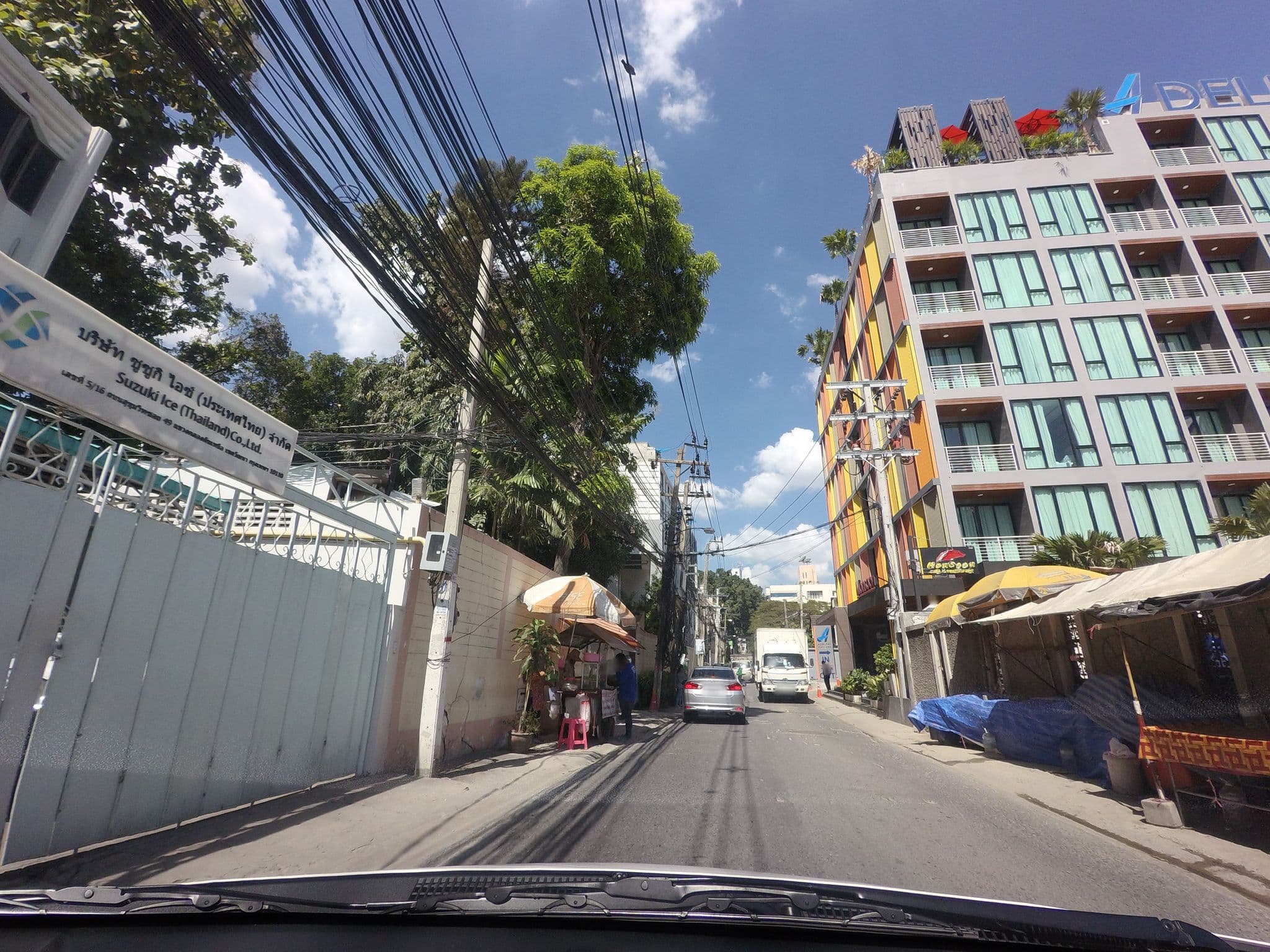 Street view near Adelphi Fortynine, Watthana — © mishari (CC BY-SA · Mapillary)