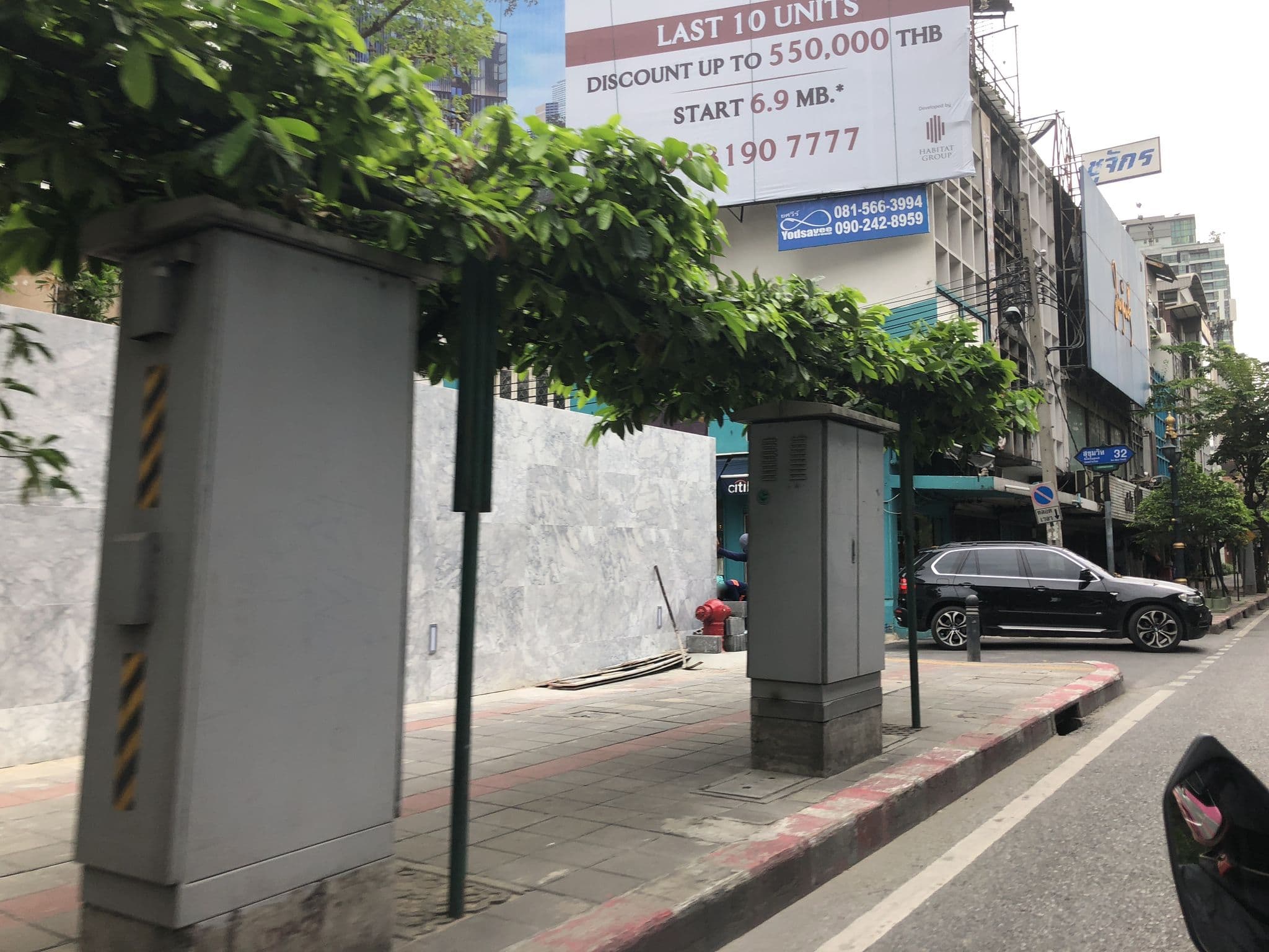 Street view near Rex Hotel Bangkok, Watthana — © pimpitcha (CC BY-SA · Mapillary)