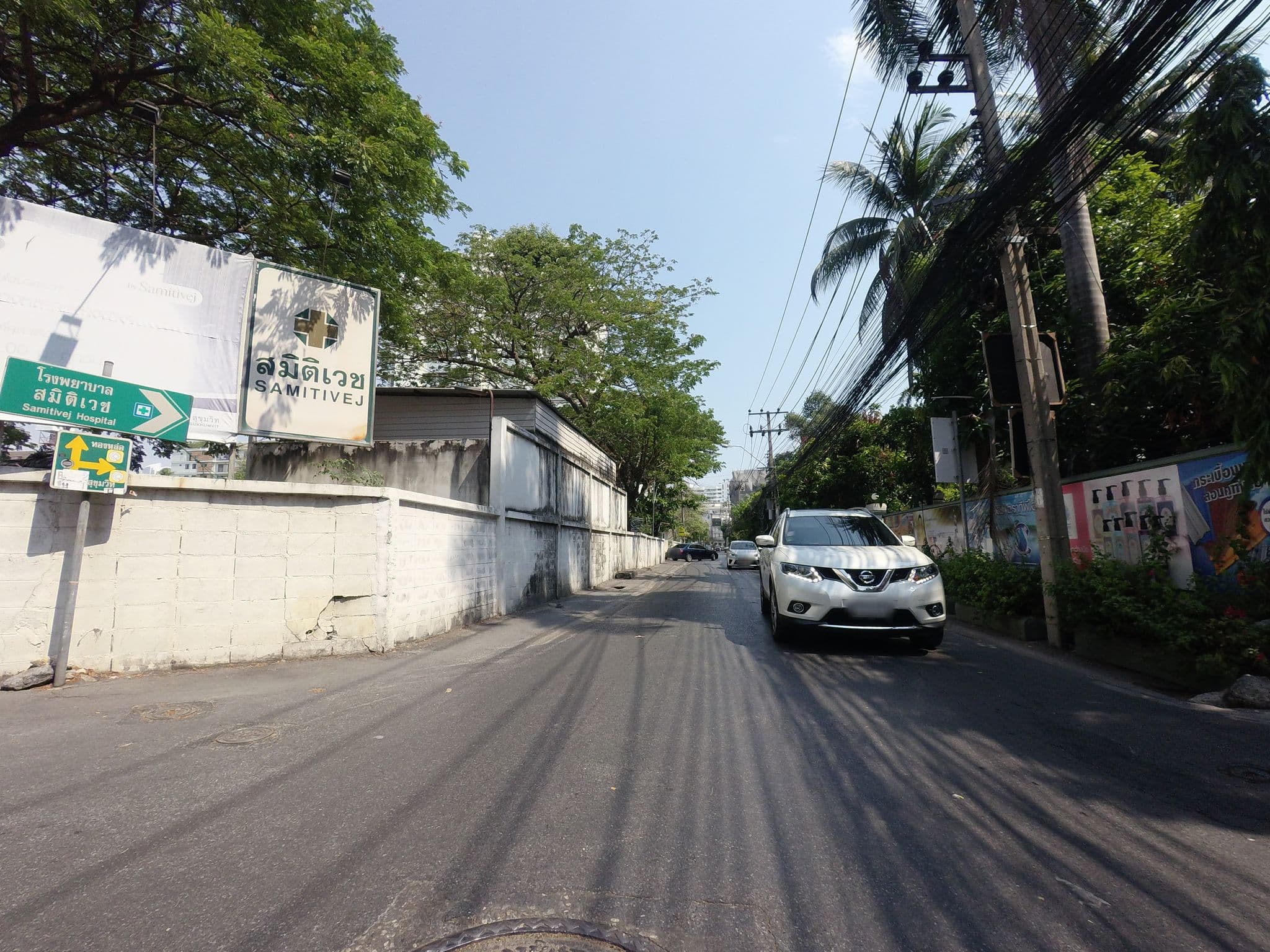 Street view near Davis Hotel - The Oval Room, Watthana — © mishari (CC BY-SA · Mapillary)