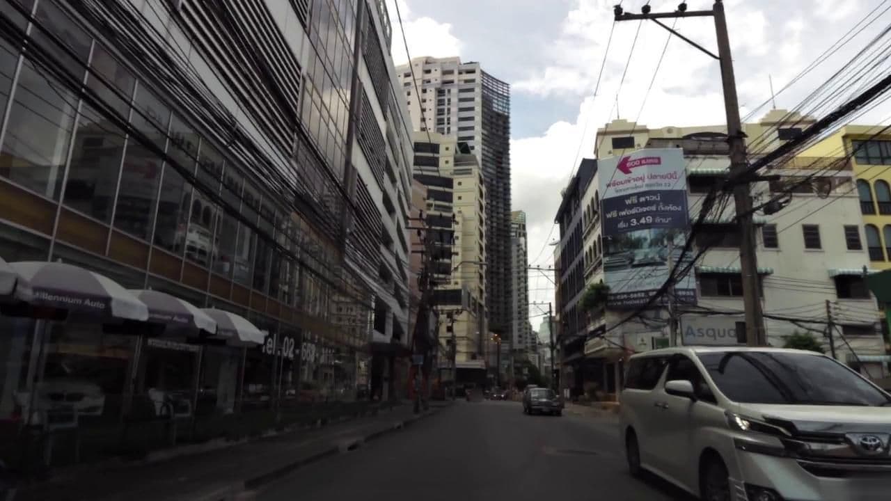 Street view near Zleepmotion, Khlong Toei — © toffy (CC BY-SA · Mapillary)