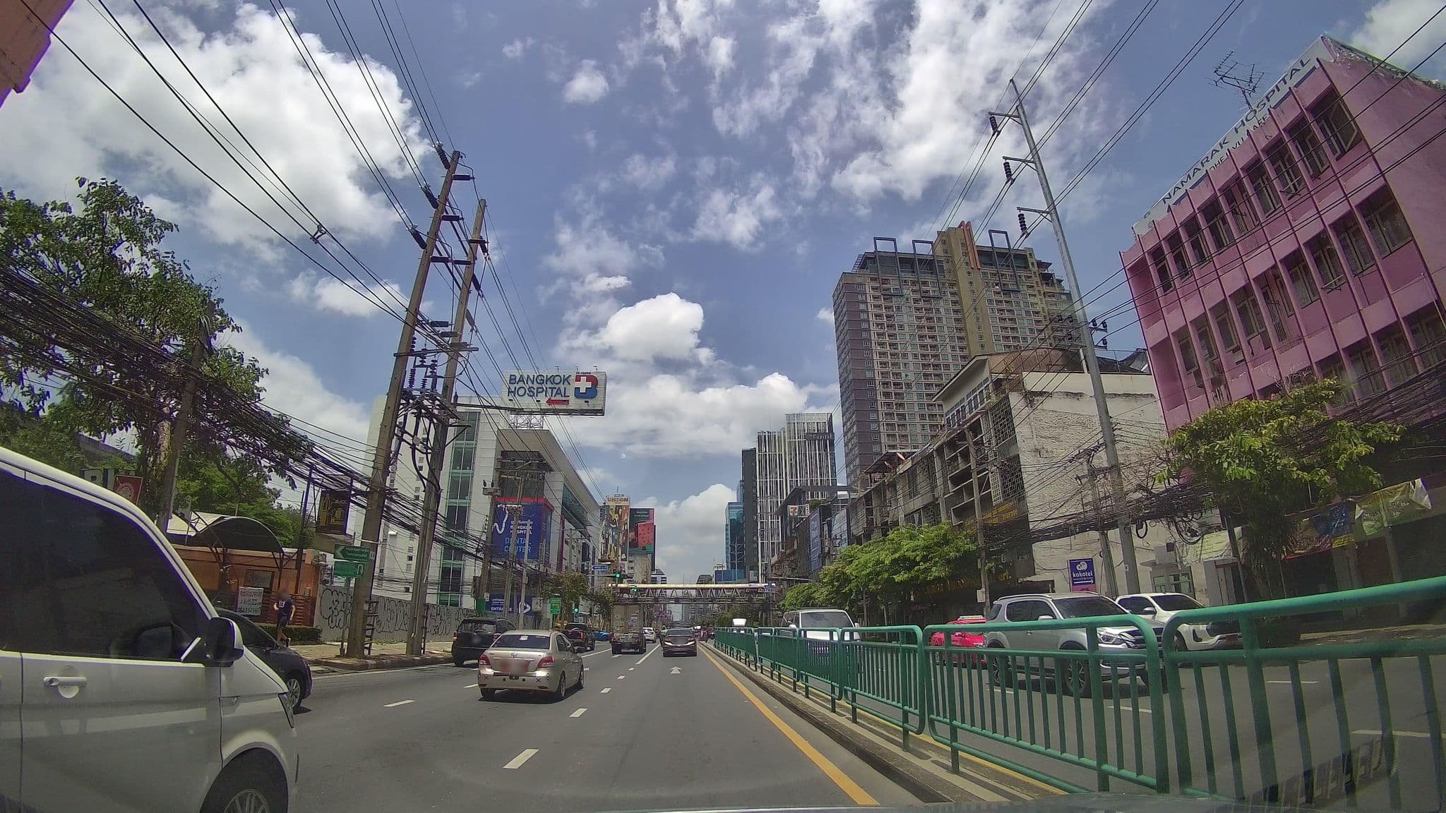 Street view near โรงแรมแกรนด์ เซ็นเตอร์พ้อยต์ สุขุมวิท 55, Watthana — © ThailandCambodia (CC BY-SA · Mapillary)