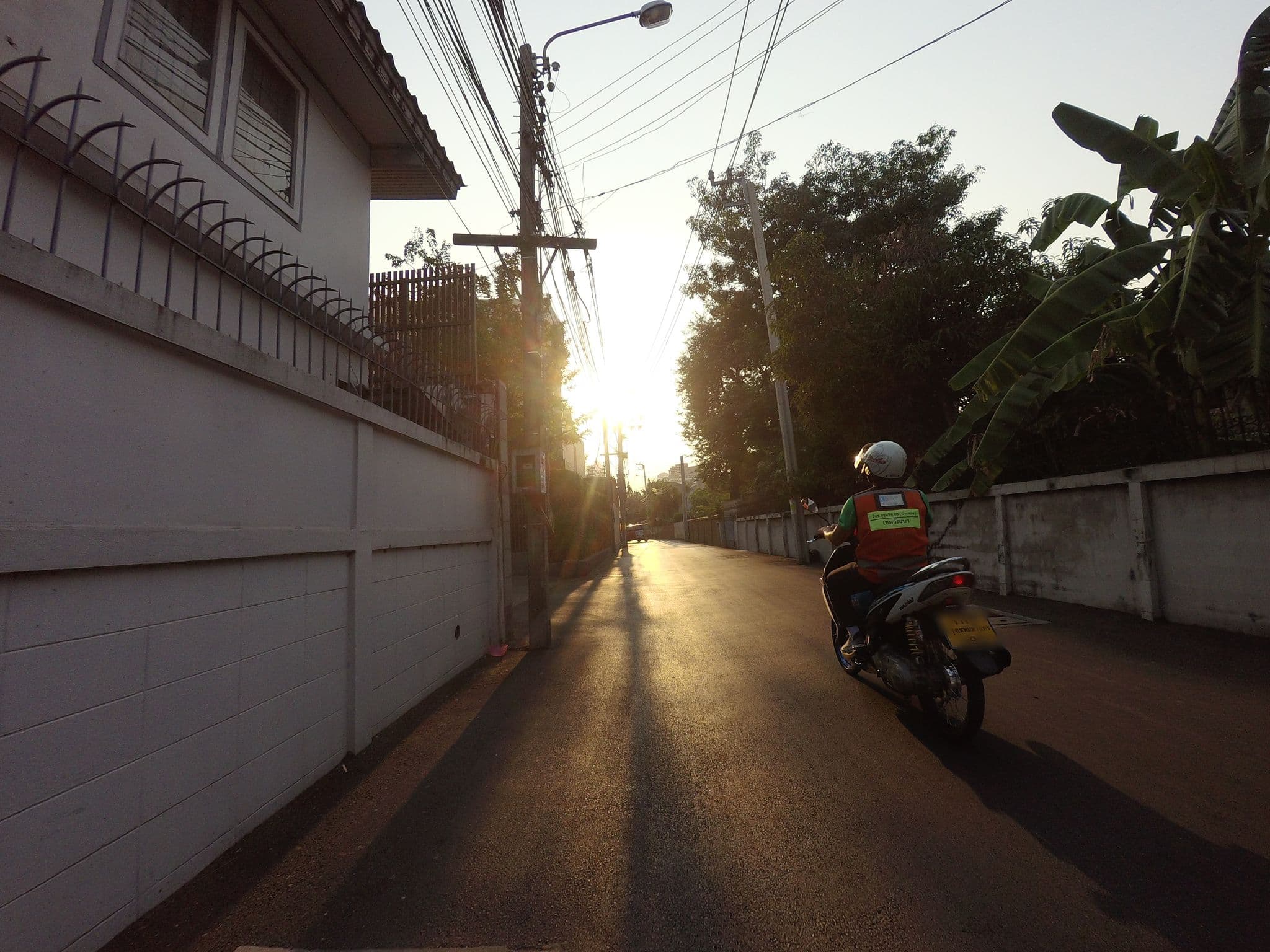 Street view near Green View @ Ekkamai 10, Watthana — © mishari (CC BY-SA · Mapillary)