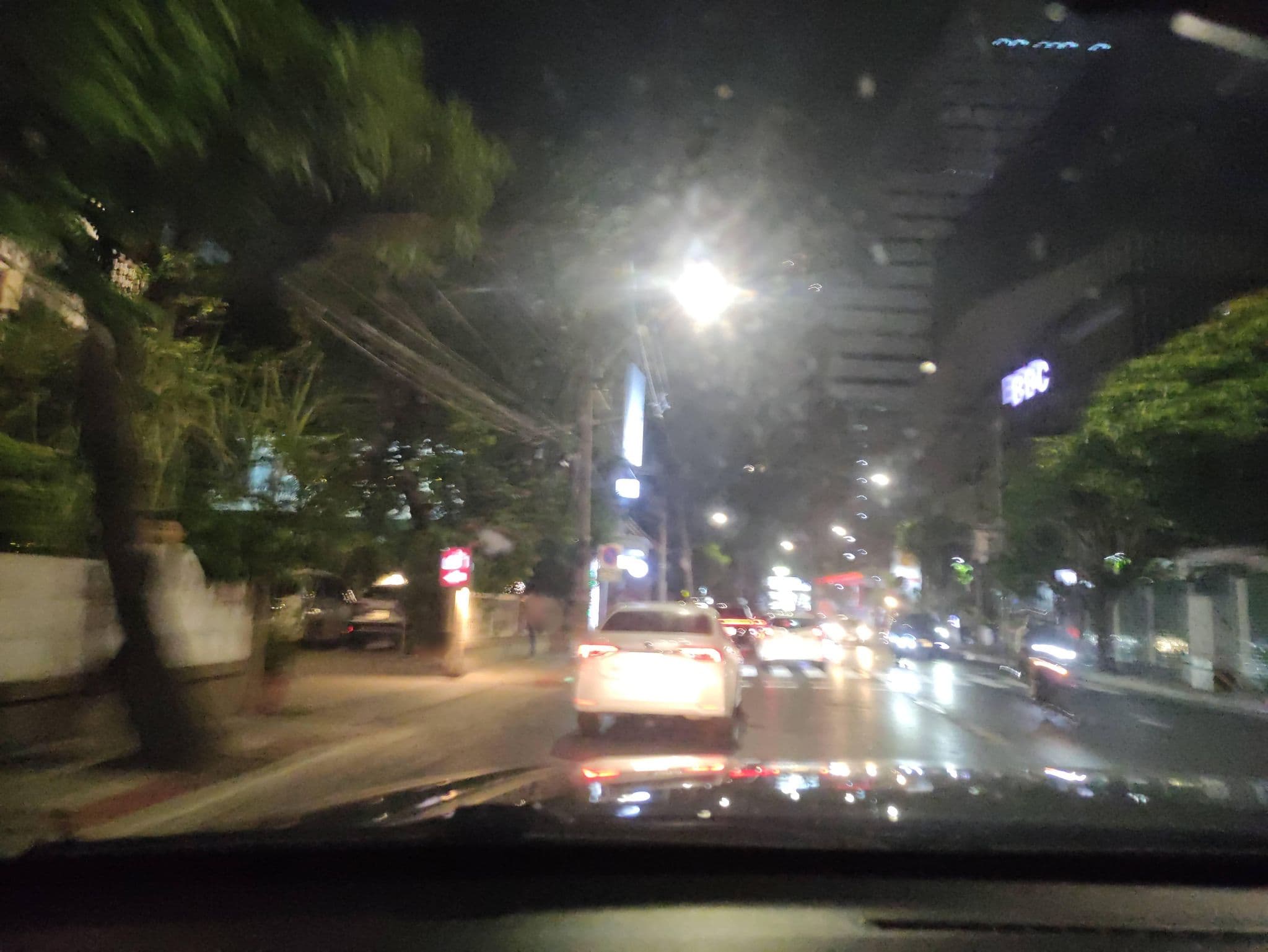 Street view near 999โฮเต็ล  hotel, Watthana — © kasetitkml_pipitchai (CC BY-SA · Mapillary)